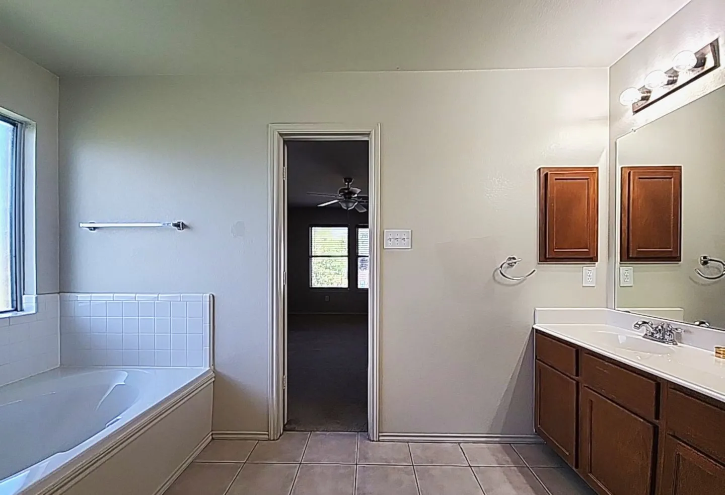 Single Family Residence For Sale in Denton County , 1000 Lake Trail Drive, Little Elm, Texas 75068, 4 Bedroom, 3 Bathroom, 2 Garage spaces, 2,497 Sqft, built in 2005, mls#21356718, Real Estate Agent in Little Elm, Homes For Sale in Denton county, Homes For Sale in Little Elm, Realtor in Little Elm Texas, Real Estate Brokerage Independent Realty Texas, Luminita Cordes Realtor