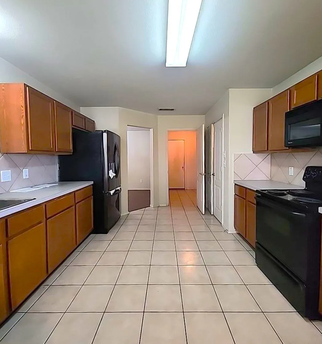 Single Family Residence For Sale in Denton County , 1000 Lake Trail Drive, Little Elm, Texas 75068, 4 Bedroom, 3 Bathroom, 2 Garage spaces, 2,497 Sqft, built in 2005, mls#21356718, Real Estate Agent in Little Elm, Homes For Sale in Denton county, Homes For Sale in Little Elm, Realtor in Little Elm Texas, Real Estate Brokerage Independent Realty Texas, Luminita Cordes Realtor