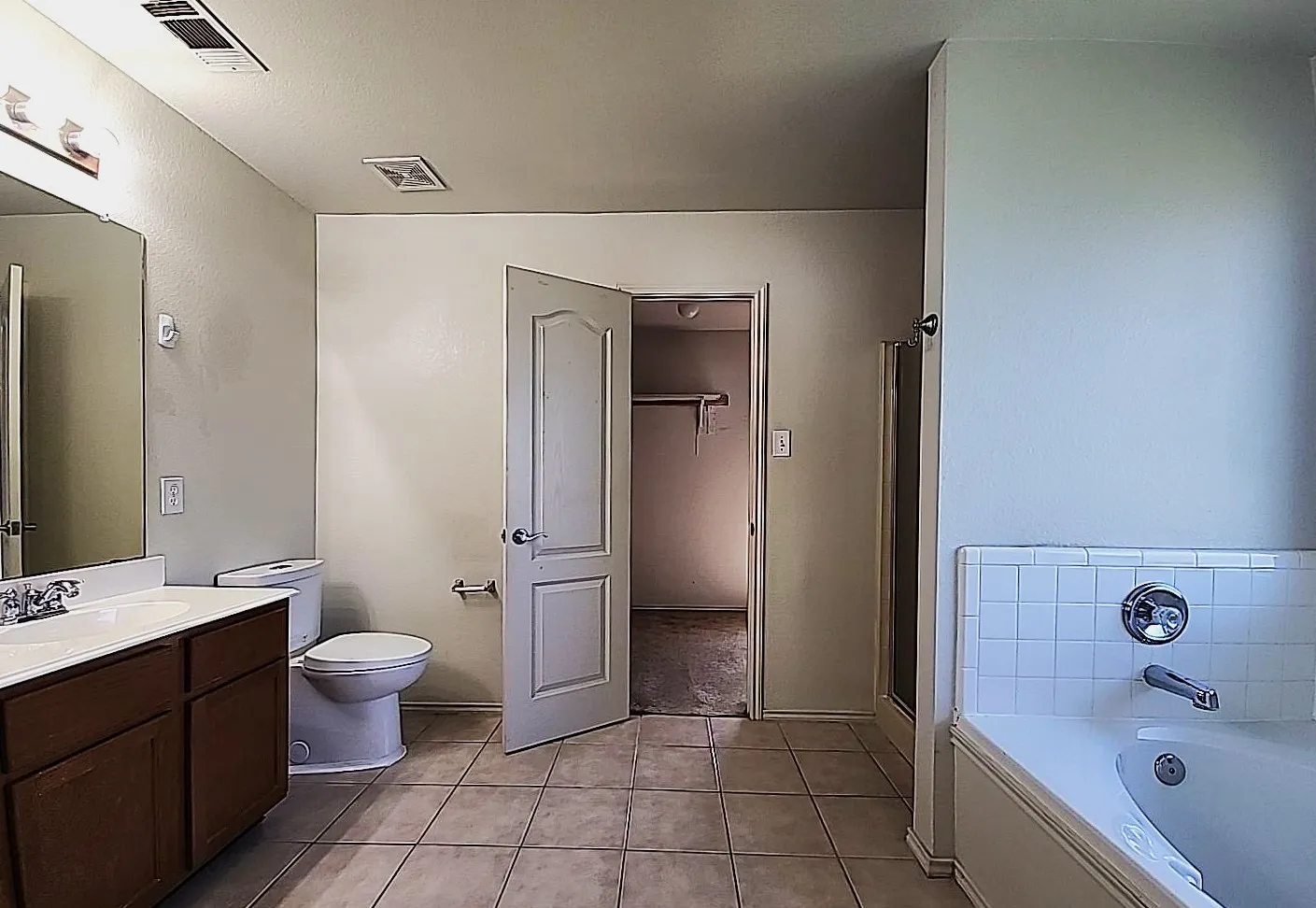 Single Family Residence For Sale in Denton County , 1000 Lake Trail Drive, Little Elm, Texas 75068, 4 Bedroom, 3 Bathroom, 2 Garage spaces, 2,497 Sqft, built in 2005, mls#21356718, Real Estate Agent in Little Elm, Homes For Sale in Denton county, Homes For Sale in Little Elm, Realtor in Little Elm Texas, Real Estate Brokerage Independent Realty Texas, Luminita Cordes Realtor