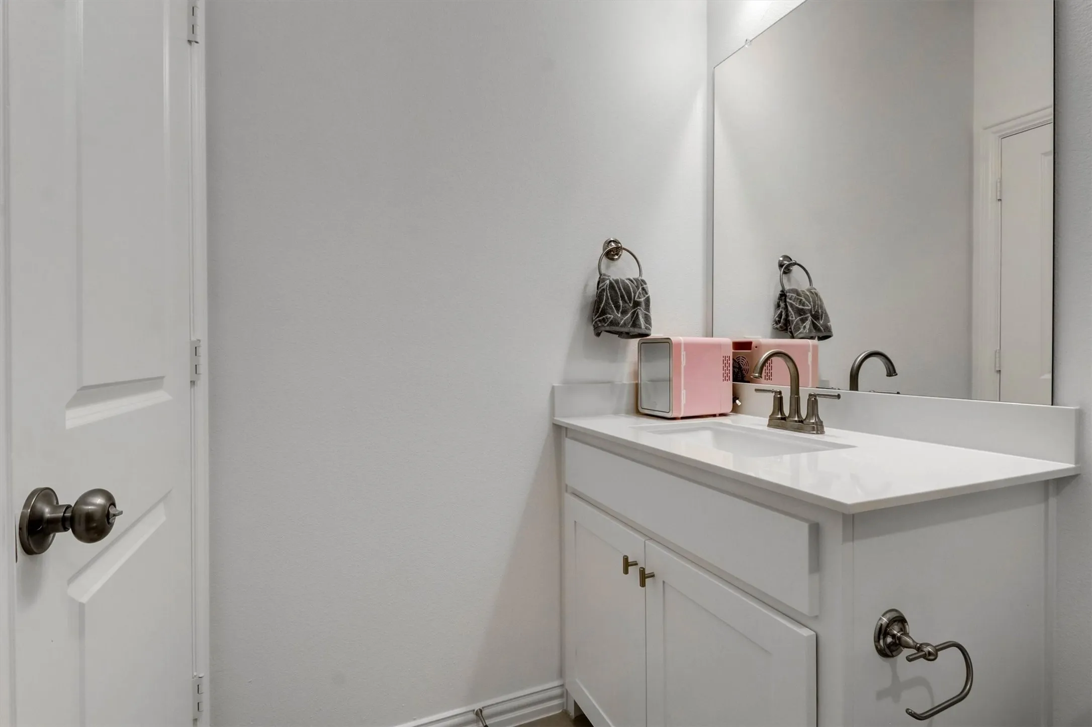 Townhouse For Rent in Dallas County , 7031 Cedar Creek Drive, Grand Prairie, Texas 75054, 2 Bedroom, 3 Bathroom, 2 Garage spaces, 1,561 Sqft, built in 2024, mls#21356897, Real Estate Agent in Grand Prairie, Homes For Rent in Dallas county, Homes For Rent in Grand Prairie, Realtor in Grand Prairie Texas, Real Estate Brokerage Independent Realty Texas, Luminita Cordes Realtor