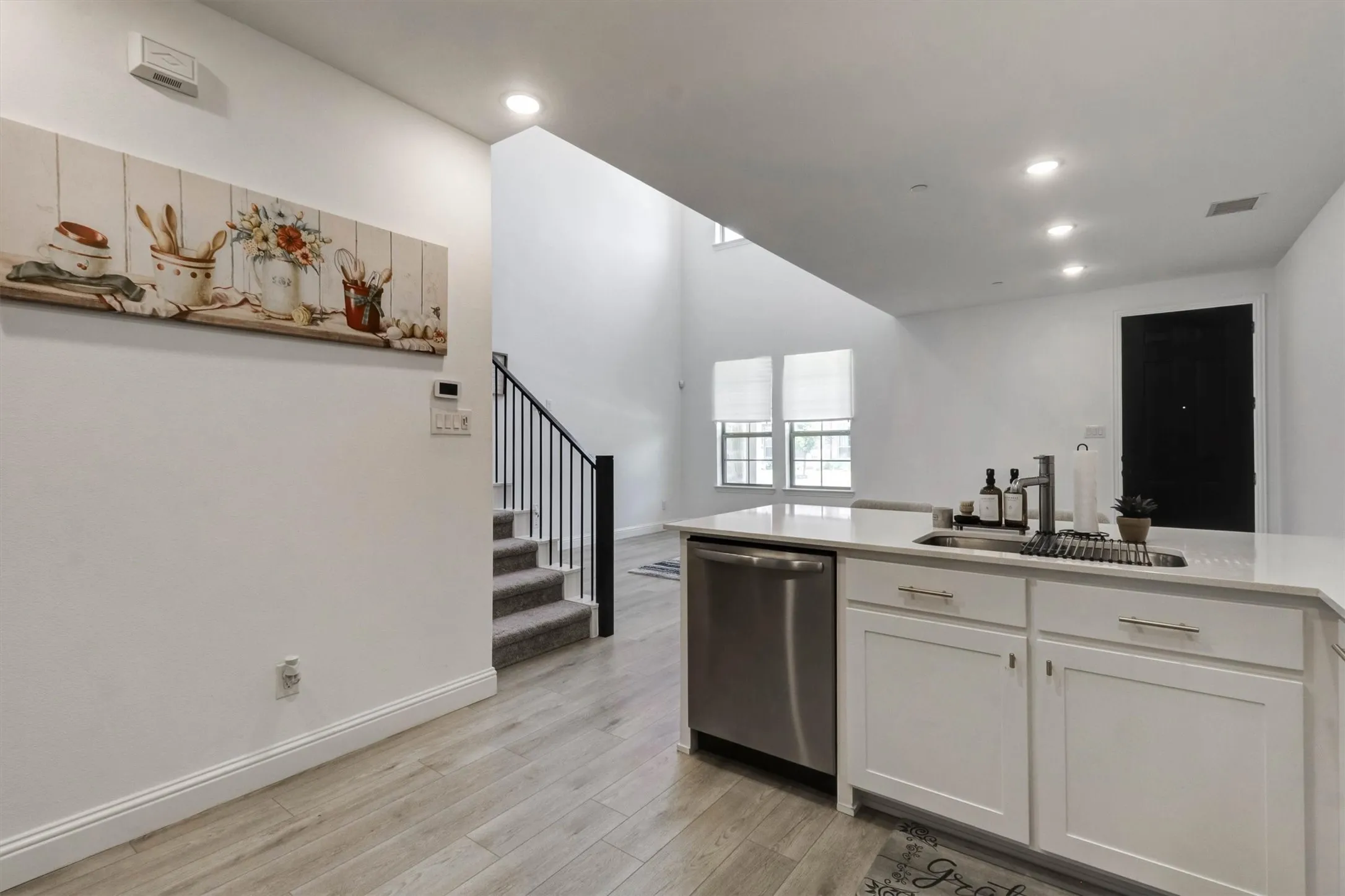 Townhouse For Rent in Dallas County , 7031 Cedar Creek Drive, Grand Prairie, Texas 75054, 2 Bedroom, 3 Bathroom, 2 Garage spaces, 1,561 Sqft, built in 2024, mls#21356897, Real Estate Agent in Grand Prairie, Homes For Rent in Dallas county, Homes For Rent in Grand Prairie, Realtor in Grand Prairie Texas, Real Estate Brokerage Independent Realty Texas, Luminita Cordes Realtor