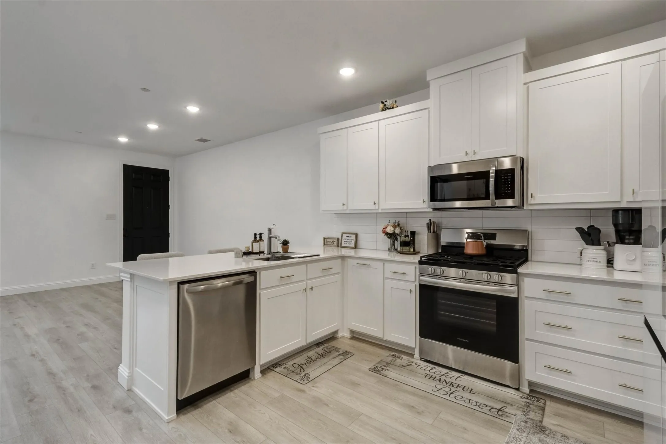 Townhouse For Rent in Dallas County , 7031 Cedar Creek Drive, Grand Prairie, Texas 75054, 2 Bedroom, 3 Bathroom, 2 Garage spaces, 1,561 Sqft, built in 2024, mls#21356897, Real Estate Agent in Grand Prairie, Homes For Rent in Dallas county, Homes For Rent in Grand Prairie, Realtor in Grand Prairie Texas, Real Estate Brokerage Independent Realty Texas, Luminita Cordes Realtor