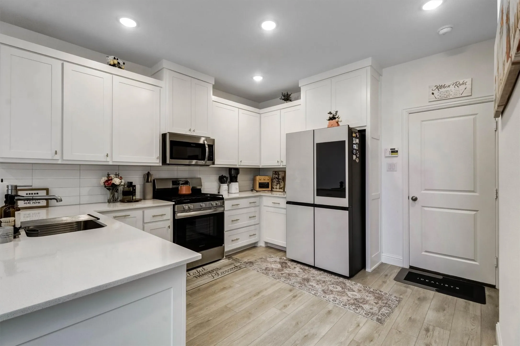 Townhouse For Rent in Dallas County , 7031 Cedar Creek Drive, Grand Prairie, Texas 75054, 2 Bedroom, 3 Bathroom, 2 Garage spaces, 1,561 Sqft, built in 2024, mls#21356897, Real Estate Agent in Grand Prairie, Homes For Rent in Dallas county, Homes For Rent in Grand Prairie, Realtor in Grand Prairie Texas, Real Estate Brokerage Independent Realty Texas, Luminita Cordes Realtor