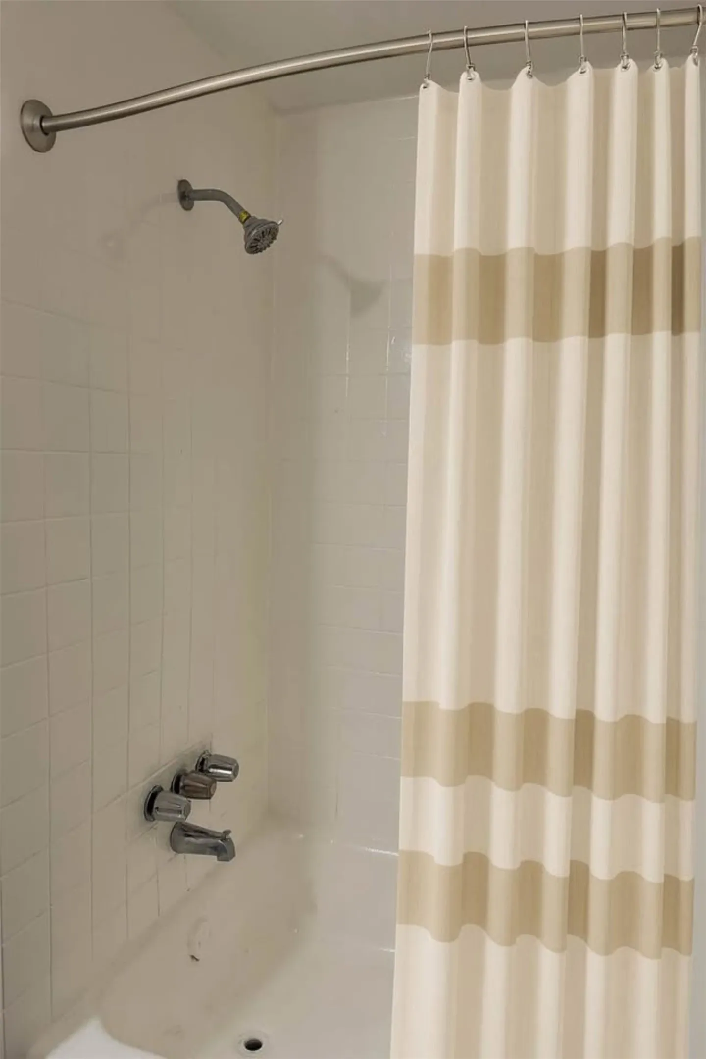 Condominium For Rent in Dallas County , 4335 Cedar Springs Road 107, Dallas, Texas 75219, 1 Bedroom, 1 Bathroom, Garage spaces, 625 Sqft, built in 1966, Price $950, mls#21356919, Real Estate Agent in Dallas, Homes For Rent in Dallas county, Homes For Rent in Dallas, Realtor in Dallas Texas, Real Estate Brokerage Independent Realty Texas, Luminita Cordes Realtor