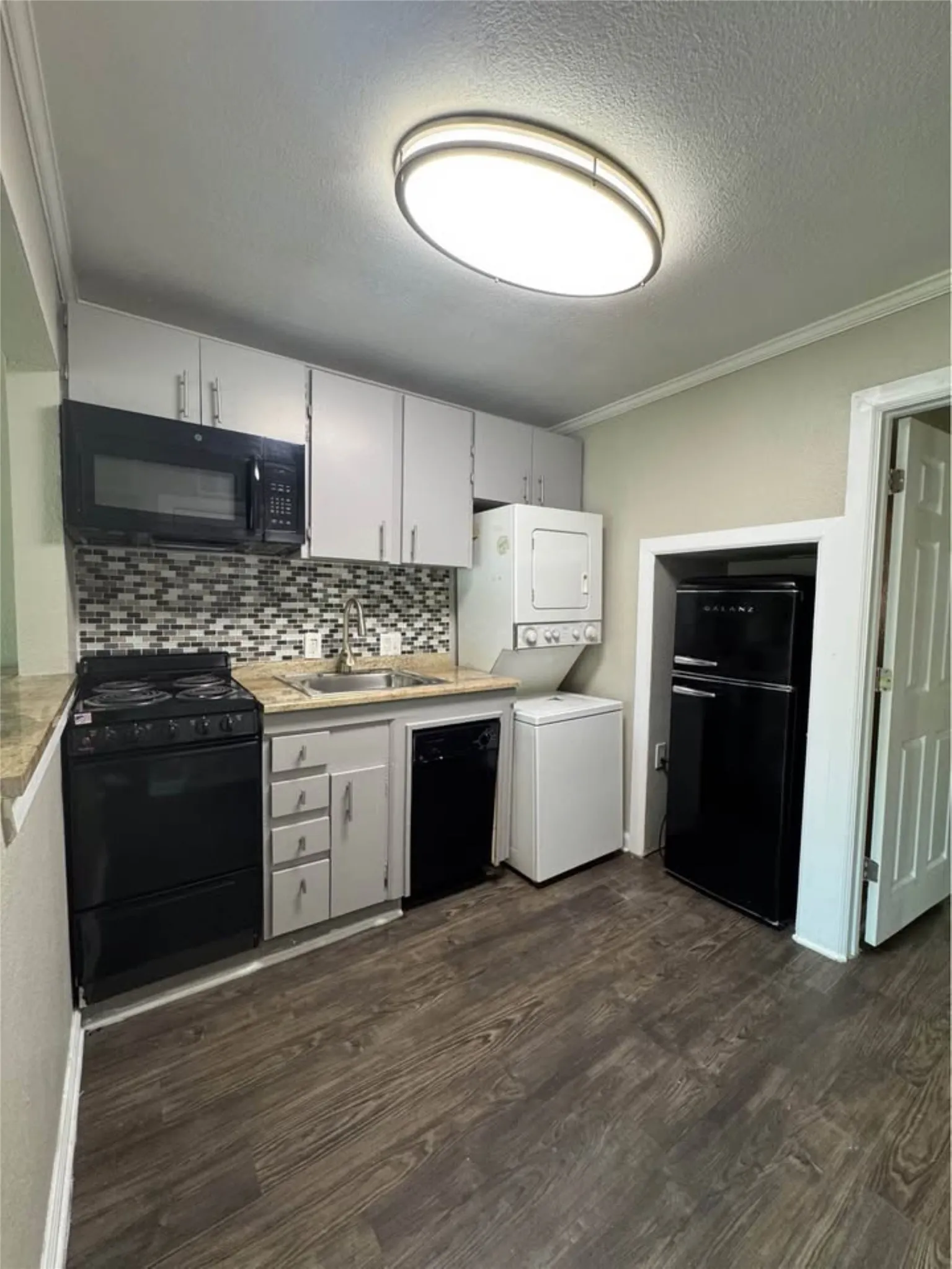 Condominium For Rent in Dallas County , 4335 Cedar Springs Road 107, Dallas, Texas 75219, 1 Bedroom, 1 Bathroom, Garage spaces, 625 Sqft, built in 1966, Price $950, mls#21356919, Real Estate Agent in Dallas, Homes For Rent in Dallas county, Homes For Rent in Dallas, Realtor in Dallas Texas, Real Estate Brokerage Independent Realty Texas, Luminita Cordes Realtor