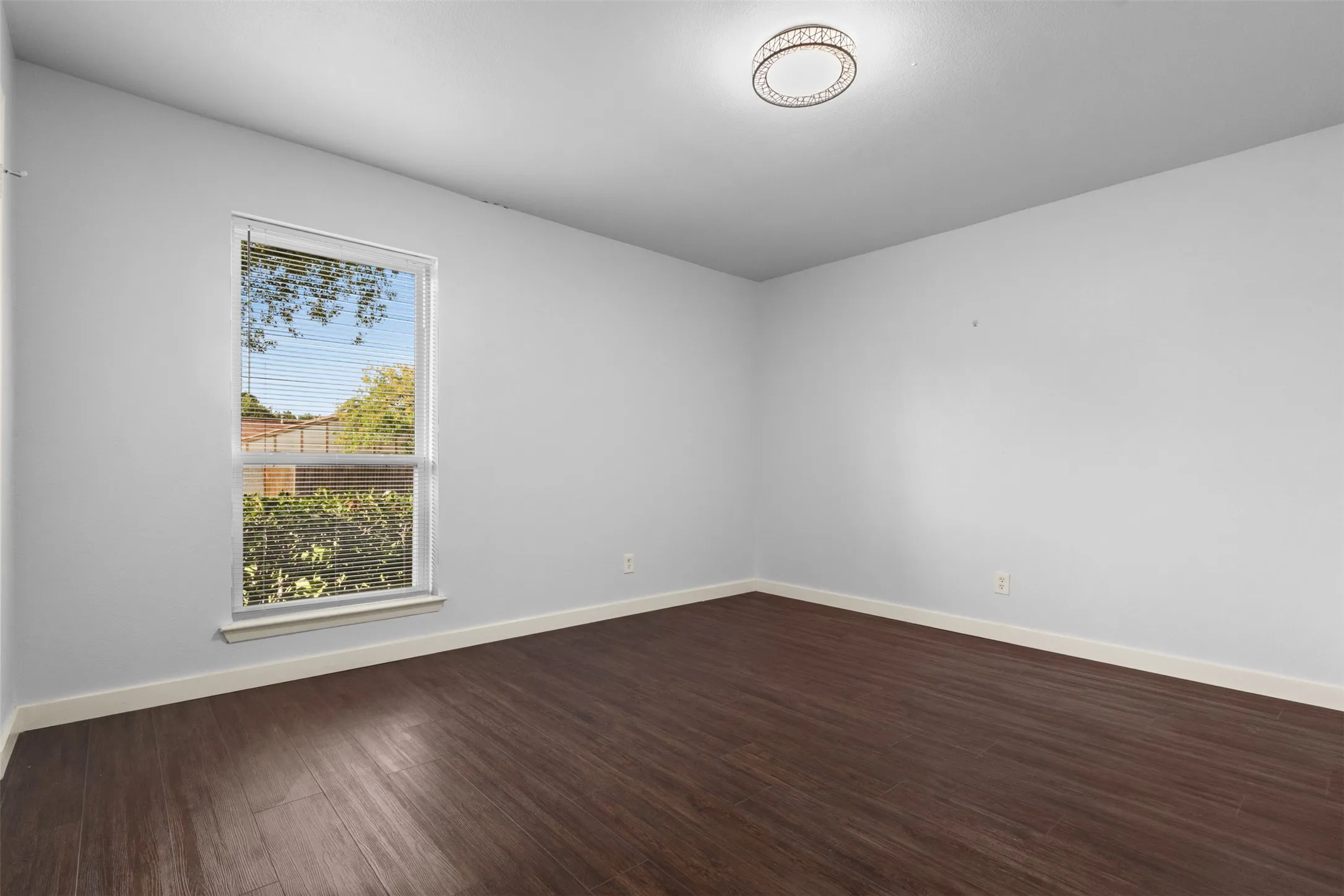 Single Family Residence For Sale in Dallas County , 1007 Elk Grove Drive, Richardson, Texas 75081, 3 Bedroom, 2 Bathroom, 2 Garage spaces, 1,695 Sqft, built in 1980, mls#21355645, Real Estate Agent in Richardson, Homes For Sale in Dallas county, Homes For Sale in Richardson, Realtor in Richardson Texas, Real Estate Brokerage Independent Realty Texas, Luminita Cordes Realtor