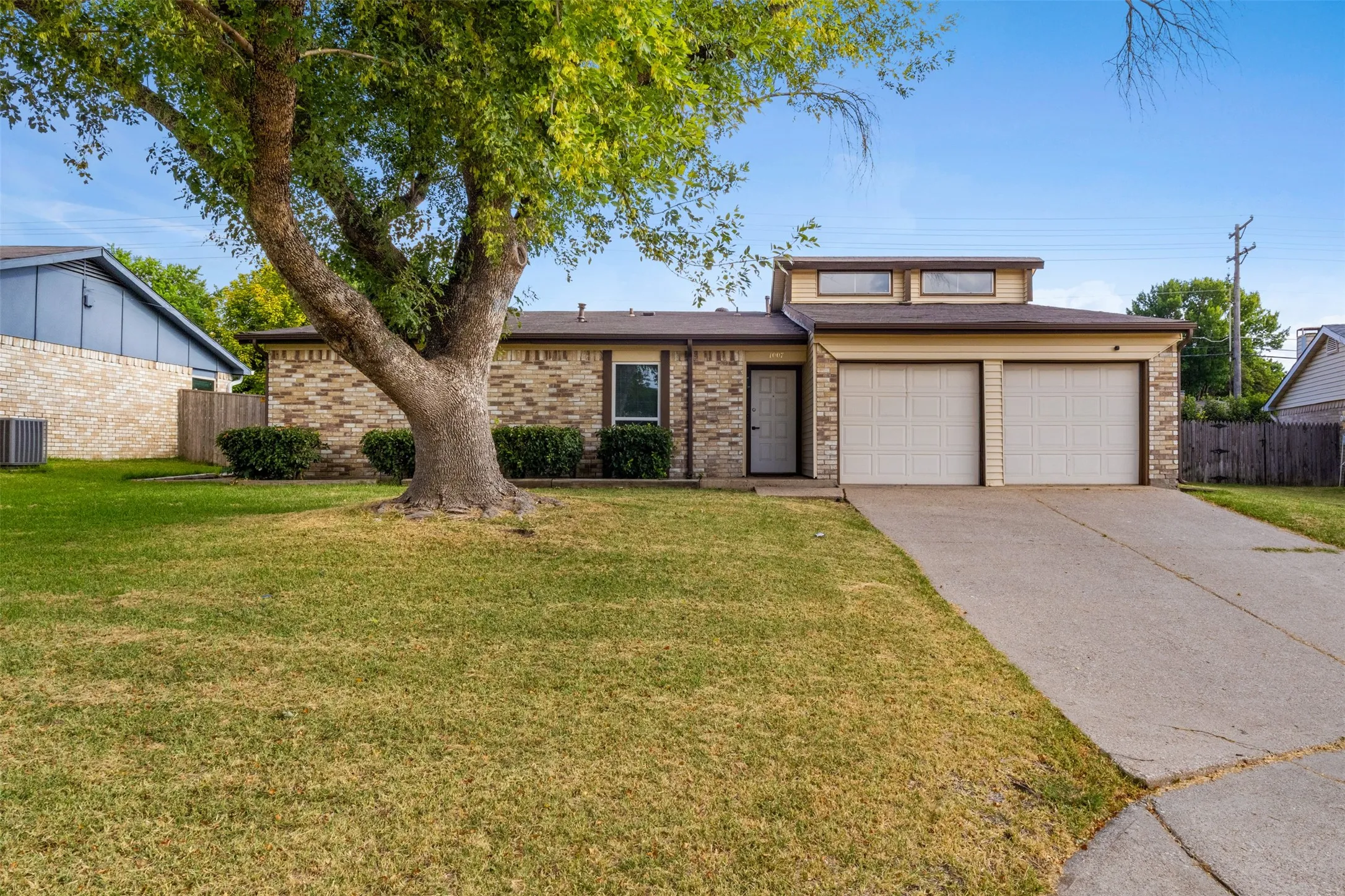 Single Family Residence For Sale in Dallas County , 1007 Elk Grove Drive, Richardson, Texas 75081, 3 Bedroom, 2 Bathroom, 2 Garage spaces, 1,695 Sqft, built in 1980, mls#21355645, Real Estate Agent in Richardson, Homes For Sale in Dallas county, Homes For Sale in Richardson, Realtor in Richardson Texas, Real Estate Brokerage Independent Realty Texas, Luminita Cordes Realtor