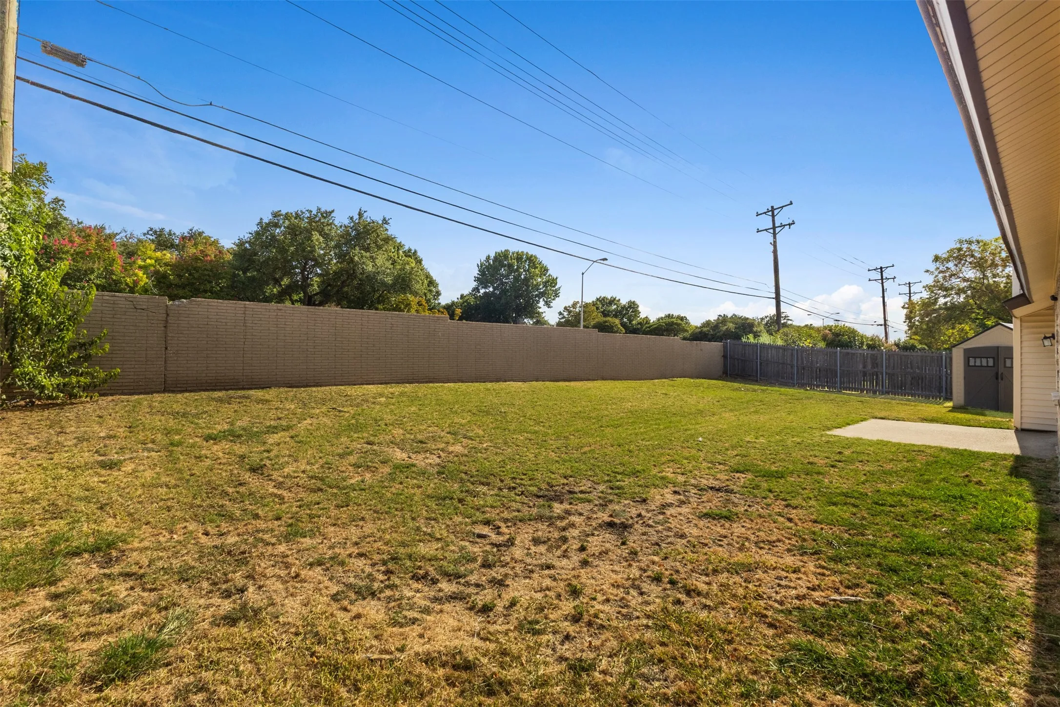 Single Family Residence For Sale in Dallas County , 1007 Elk Grove Drive, Richardson, Texas 75081, 3 Bedroom, 2 Bathroom, 2 Garage spaces, 1,695 Sqft, built in 1980, mls#21355645, Real Estate Agent in Richardson, Homes For Sale in Dallas county, Homes For Sale in Richardson, Realtor in Richardson Texas, Real Estate Brokerage Independent Realty Texas, Luminita Cordes Realtor