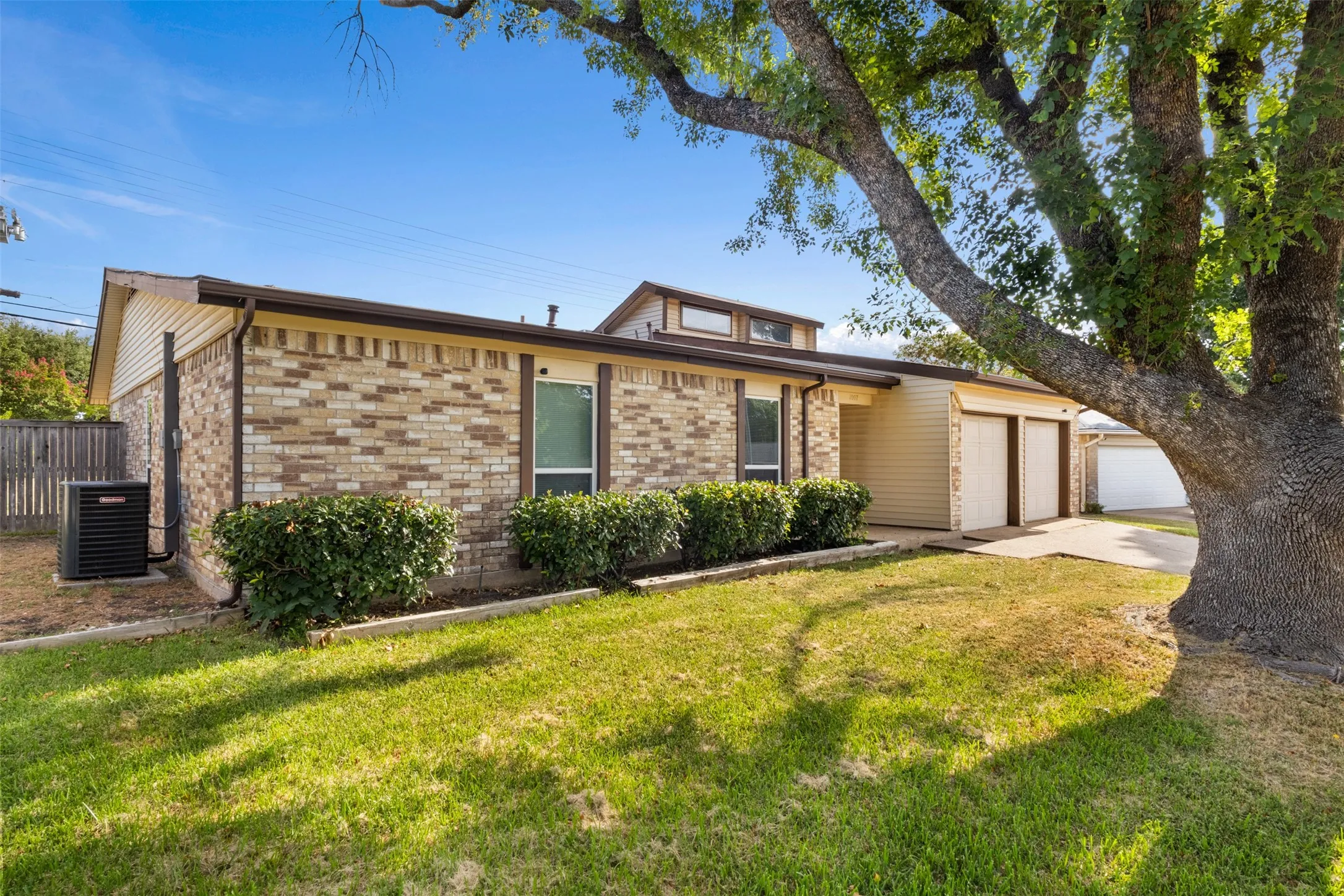 Single Family Residence For Sale in Dallas County , 1007 Elk Grove Drive, Richardson, Texas 75081, 3 Bedroom, 2 Bathroom, 2 Garage spaces, 1,695 Sqft, built in 1980, mls#21355645, Real Estate Agent in Richardson, Homes For Sale in Dallas county, Homes For Sale in Richardson, Realtor in Richardson Texas, Real Estate Brokerage Independent Realty Texas, Luminita Cordes Realtor