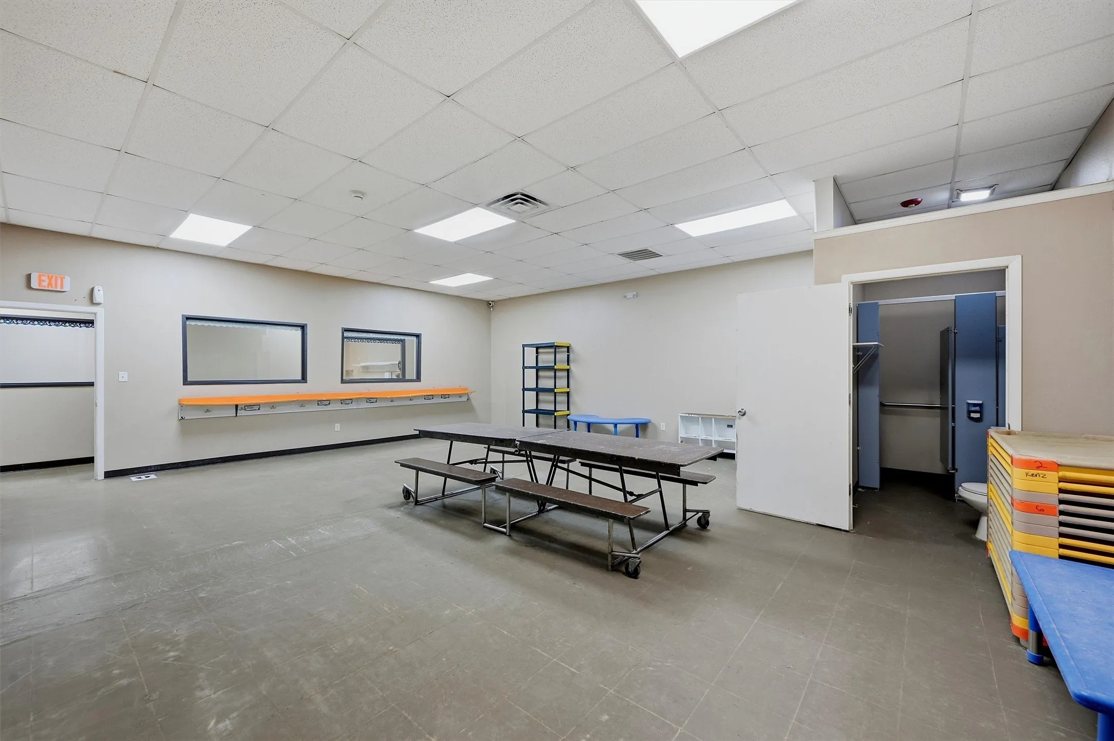 Warehouse For Sale in Grayson County , 920 Heritage Parkway, Sherman, Texas 75092, 0, 0, Garage spaces, 0 Sqft, built in 1998, Price $1,500,000, mls#21356026, Real Estate Agent in Sherman, Homes For Sale in Grayson county, Homes For Sale in Sherman, Realtor in Sherman Texas, Real Estate Brokerage Independent Realty Texas, Luminita Cordes Realtor