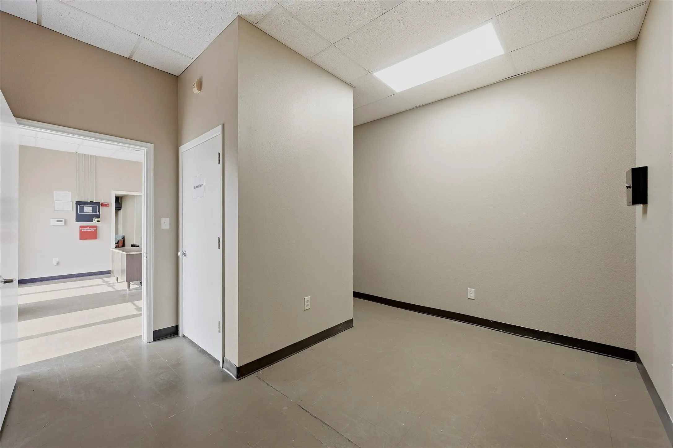 Warehouse For Sale in Grayson County , 920 Heritage Parkway, Sherman, Texas 75092, 0, 0, Garage spaces, 0 Sqft, built in 1998, Price $1,500,000, mls#21356026, Real Estate Agent in Sherman, Homes For Sale in Grayson county, Homes For Sale in Sherman, Realtor in Sherman Texas, Real Estate Brokerage Independent Realty Texas, Luminita Cordes Realtor