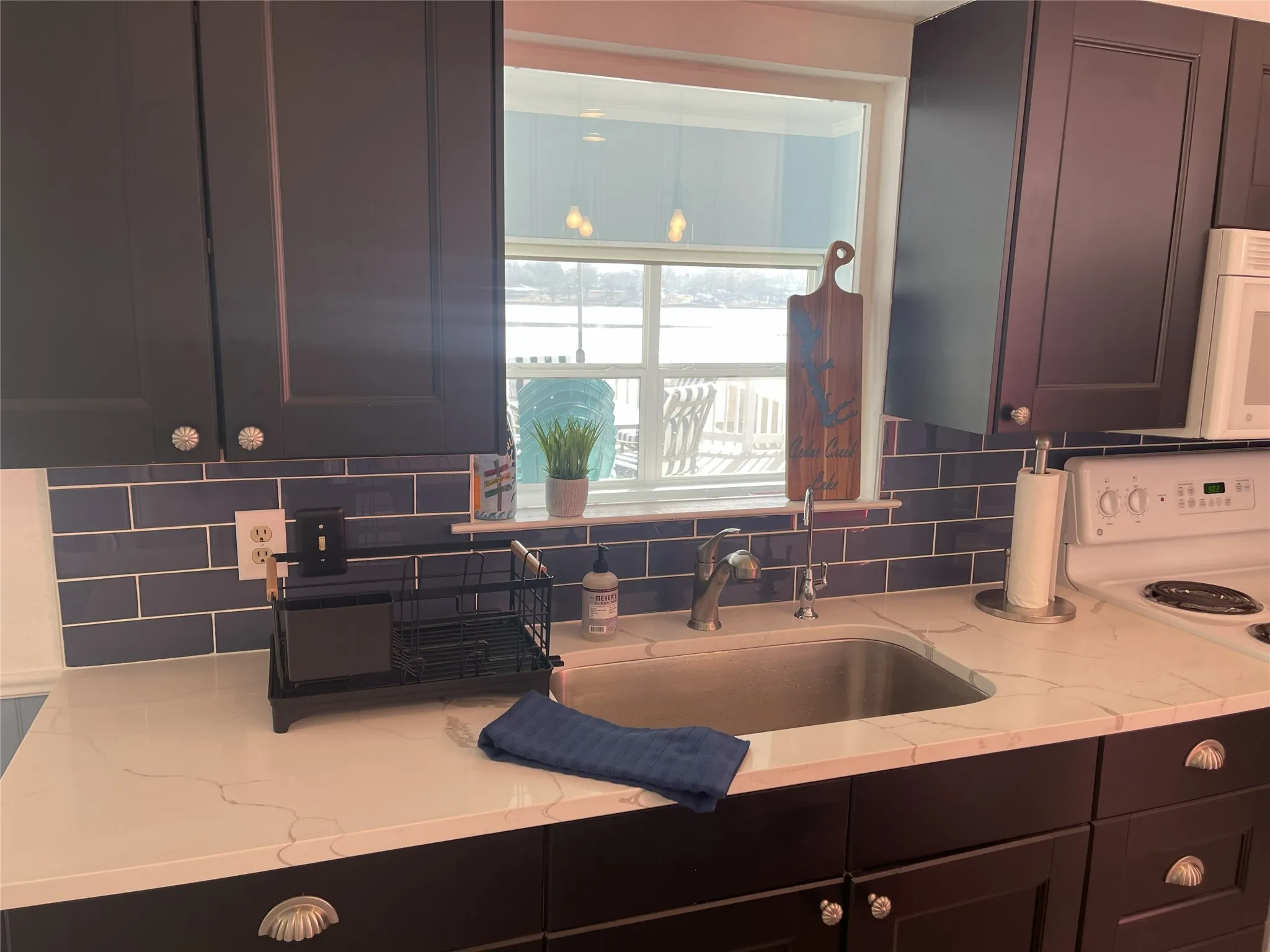 Single Family Residence For Rent in Henderson County , 224 Pinoak Drive, Mabank, Texas 75156, 2 Bedroom, 2 Bathroom, Garage spaces, 1,188 Sqft, built in 1982, mls#21355780, Real Estate Agent in Mabank, Homes For Rent in Henderson county, Homes For Rent in Mabank, Realtor in Mabank Texas, Real Estate Brokerage Independent Realty Texas, Luminita Cordes Realtor