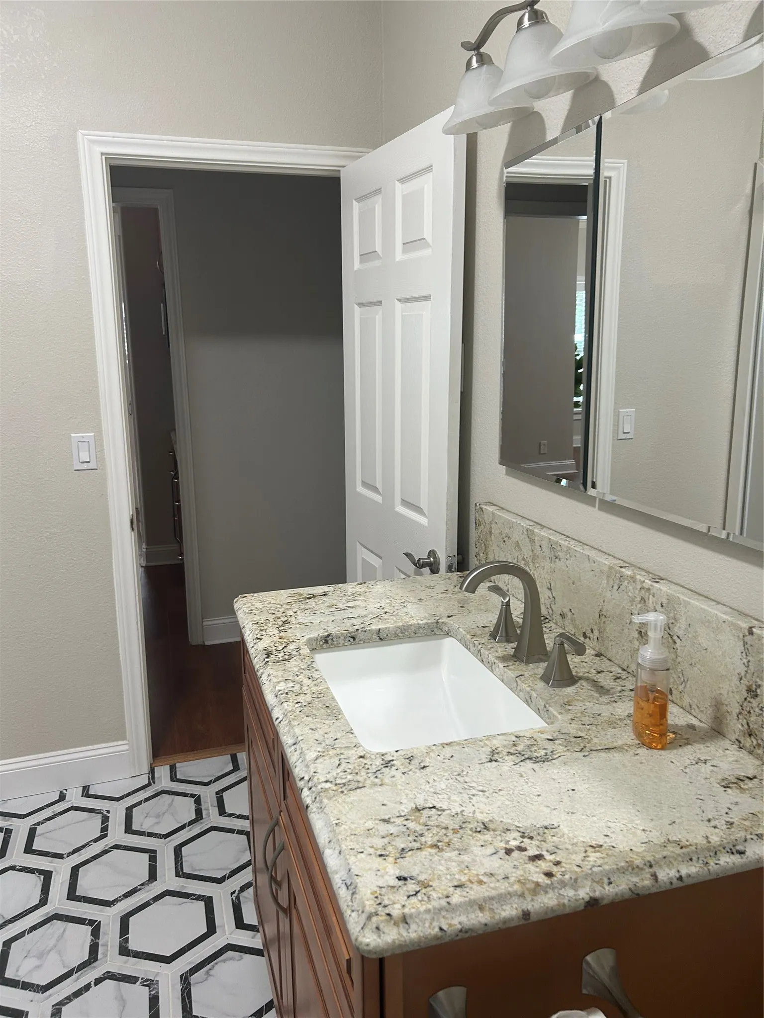 Single Family Residence For Sale in Young County , 407 W Hamilton Street, Olney, Texas 76374, 3 Bedroom, 2 Bathroom, 2 Garage spaces, 1,442 Sqft, built in 1955, Price $289,000, mls#21356936, Real Estate Agent in Olney, Homes For Sale in Young county, Homes For Sale in Olney, Realtor in Olney Texas, Real Estate Brokerage Independent Realty Texas, Luminita Cordes Realtor