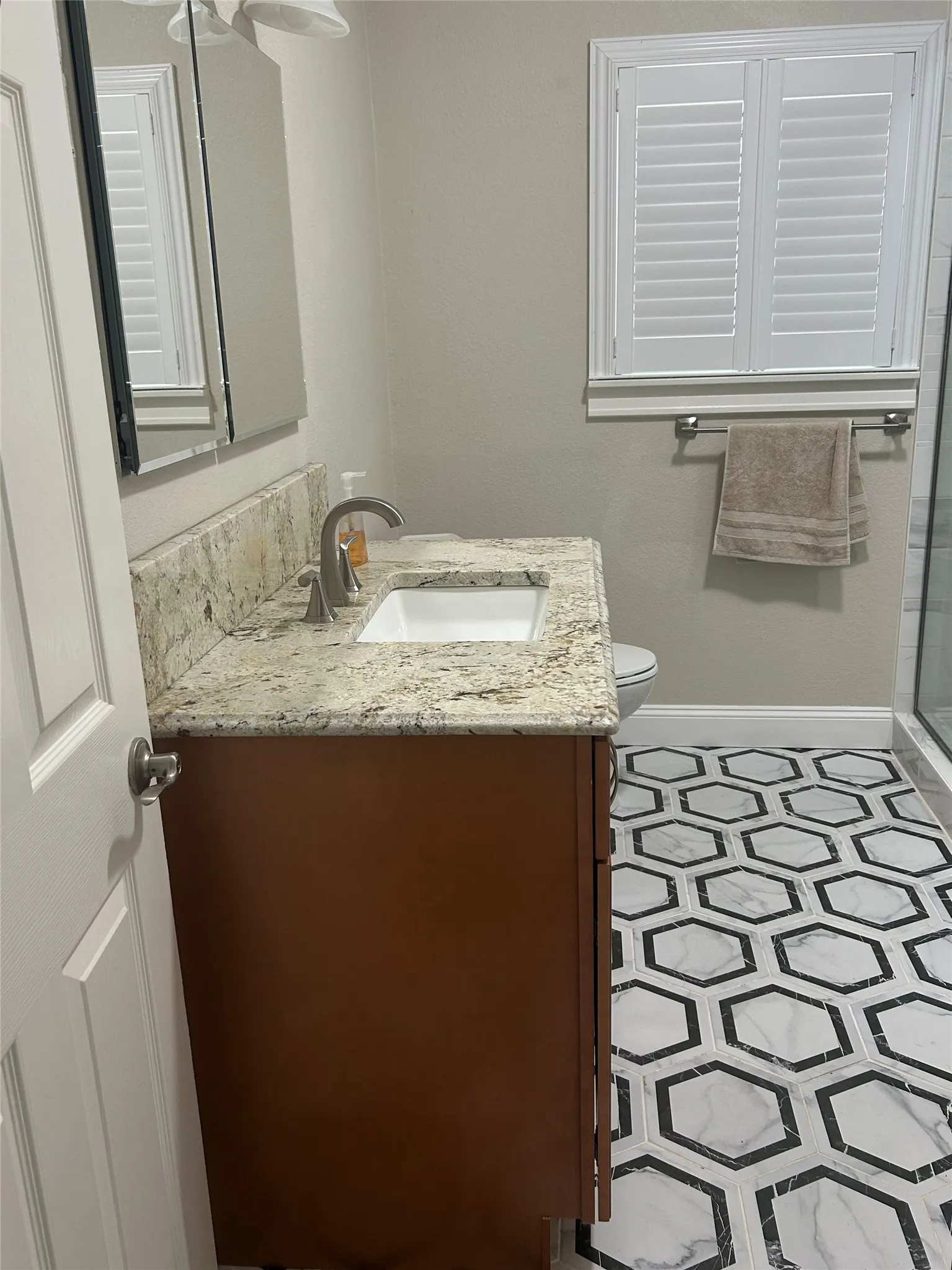 Single Family Residence For Sale in Young County , 407 W Hamilton Street, Olney, Texas 76374, 3 Bedroom, 2 Bathroom, 2 Garage spaces, 1,442 Sqft, built in 1955, Price $289,000, mls#21356936, Real Estate Agent in Olney, Homes For Sale in Young county, Homes For Sale in Olney, Realtor in Olney Texas, Real Estate Brokerage Independent Realty Texas, Luminita Cordes Realtor