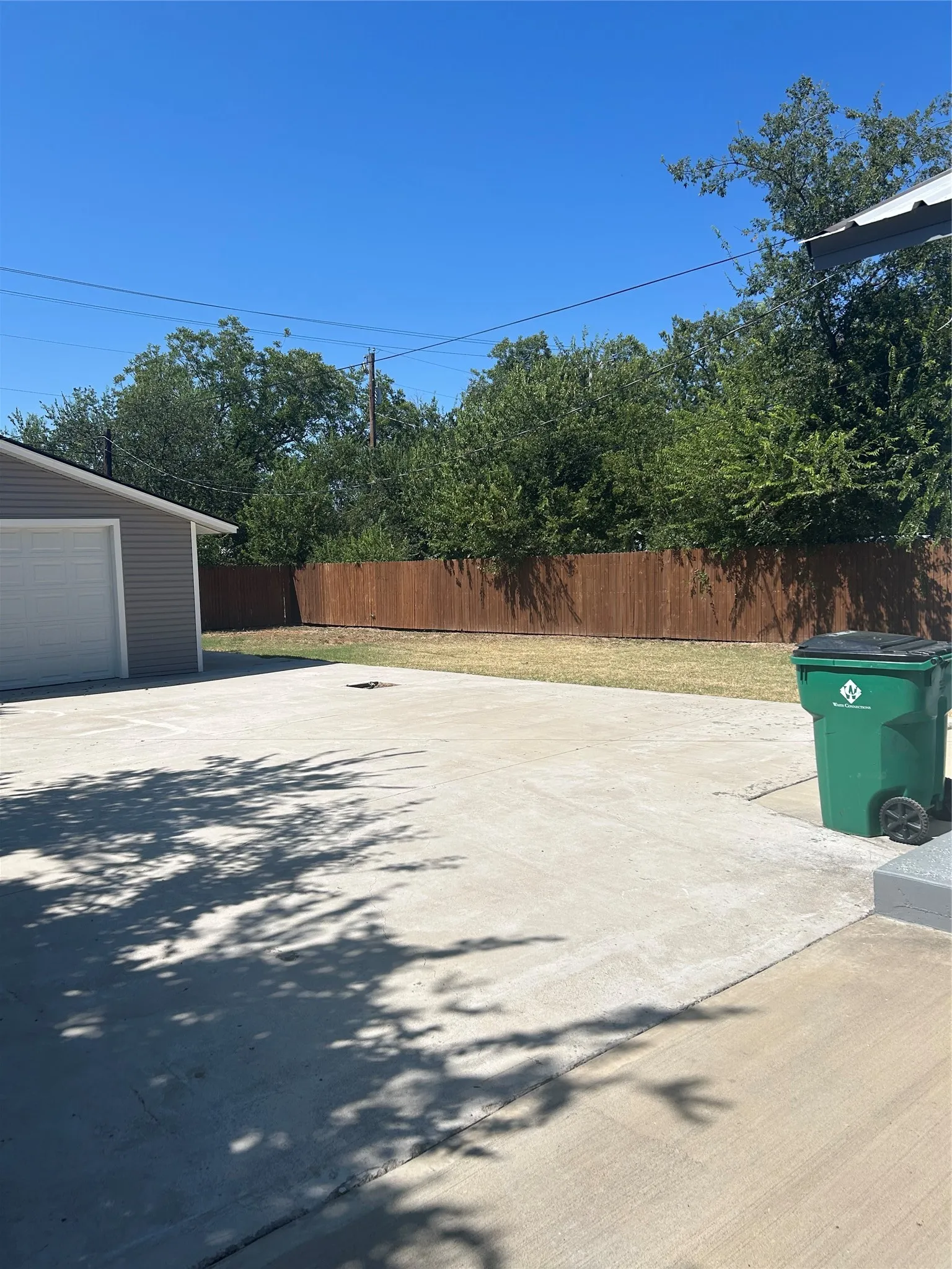 Single Family Residence For Sale in Young County , 407 W Hamilton Street, Olney, Texas 76374, 3 Bedroom, 2 Bathroom, 2 Garage spaces, 1,442 Sqft, built in 1955, Price $289,000, mls#21356936, Real Estate Agent in Olney, Homes For Sale in Young county, Homes For Sale in Olney, Realtor in Olney Texas, Real Estate Brokerage Independent Realty Texas, Luminita Cordes Realtor