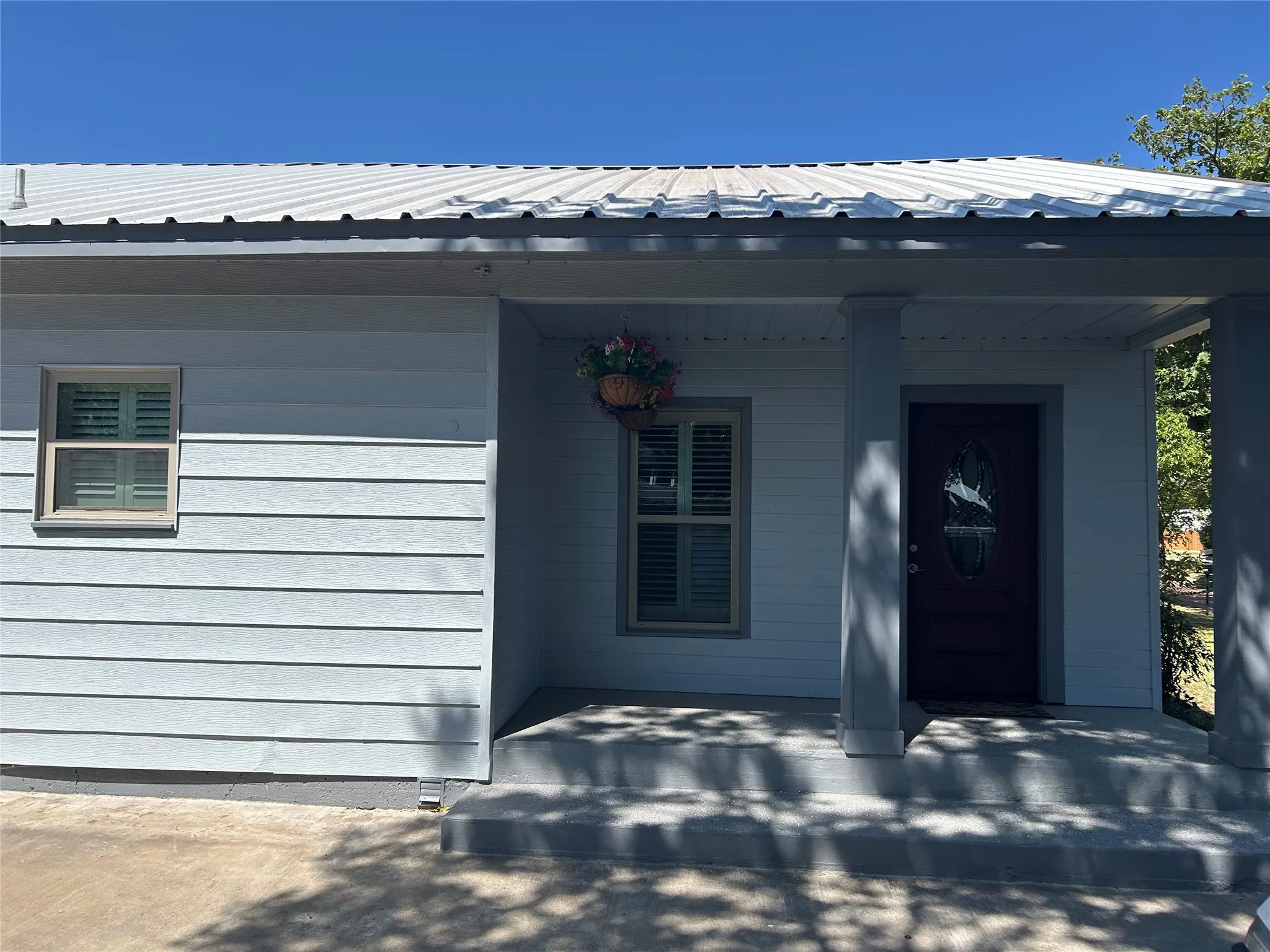 Single Family Residence For Sale in Young County , 407 W Hamilton Street, Olney, Texas 76374, 3 Bedroom, 2 Bathroom, 2 Garage spaces, 1,442 Sqft, built in 1955, Price $289,000, mls#21356936, Real Estate Agent in Olney, Homes For Sale in Young county, Homes For Sale in Olney, Realtor in Olney Texas, Real Estate Brokerage Independent Realty Texas, Luminita Cordes Realtor