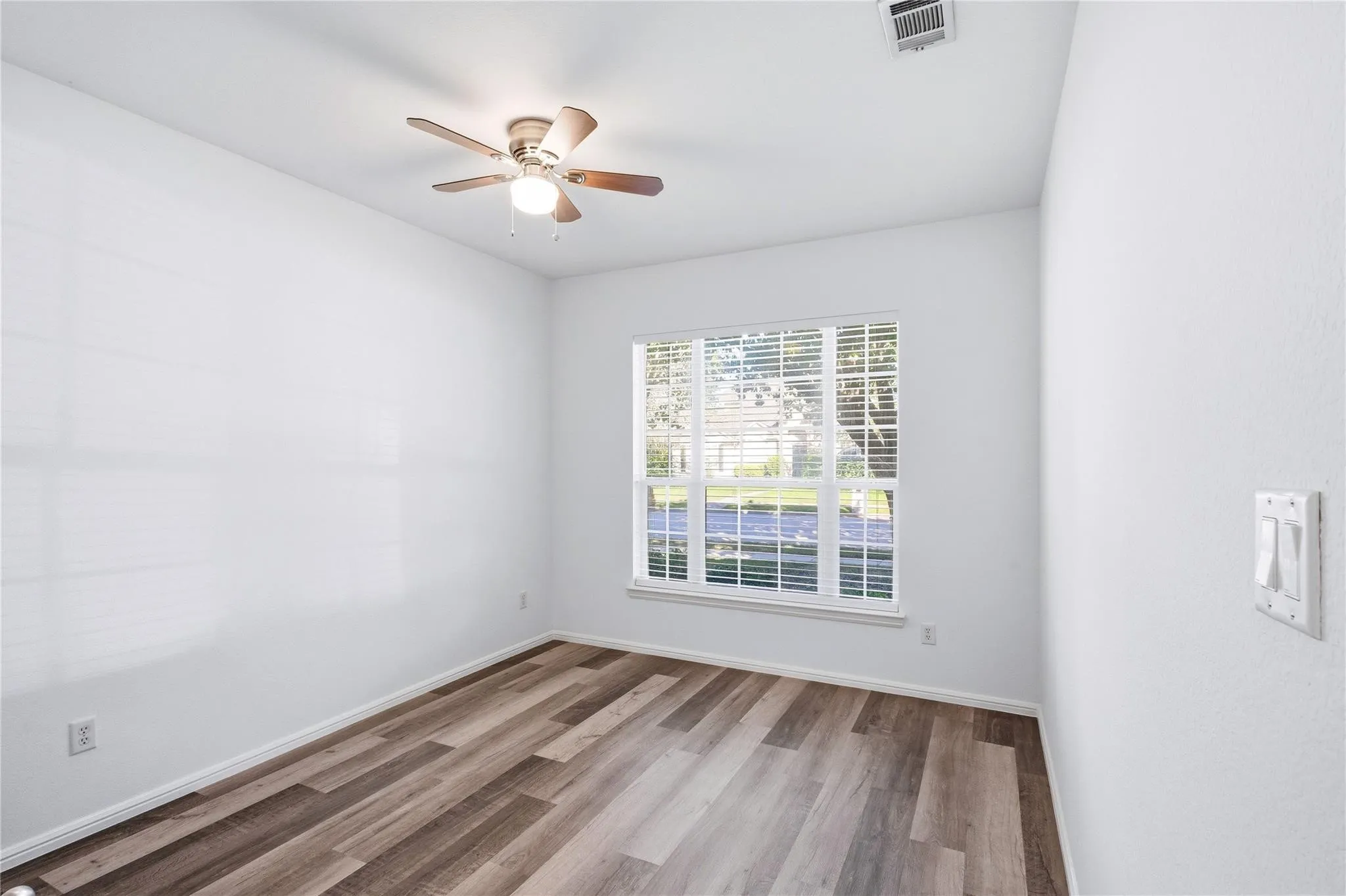 Single Family Residence For Sale in Collin County , 1009 Muir Woods Drive, Allen, Texas 75002, 4 Bedroom, 2 Bathroom, 2 Garage spaces, 2,318 Sqft, built in 2003, mls#21356565, Real Estate Agent in Allen, Homes For Sale in Collin county, Homes For Sale in Allen, Realtor in Allen Texas, Real Estate Brokerage Independent Realty Texas, Luminita Cordes Realtor