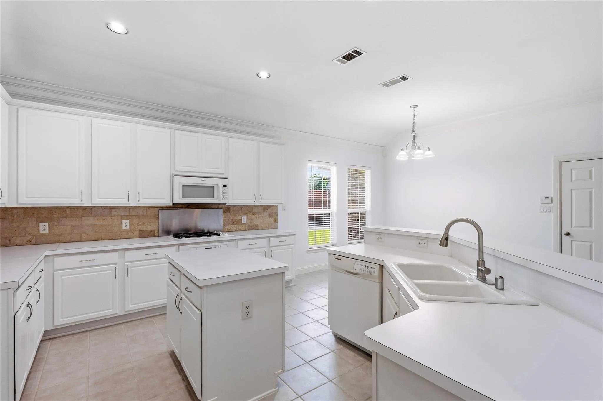 Single Family Residence For Sale in Collin County , 1009 Muir Woods Drive, Allen, Texas 75002, 4 Bedroom, 2 Bathroom, 2 Garage spaces, 2,318 Sqft, built in 2003, mls#21356565, Real Estate Agent in Allen, Homes For Sale in Collin county, Homes For Sale in Allen, Realtor in Allen Texas, Real Estate Brokerage Independent Realty Texas, Luminita Cordes Realtor