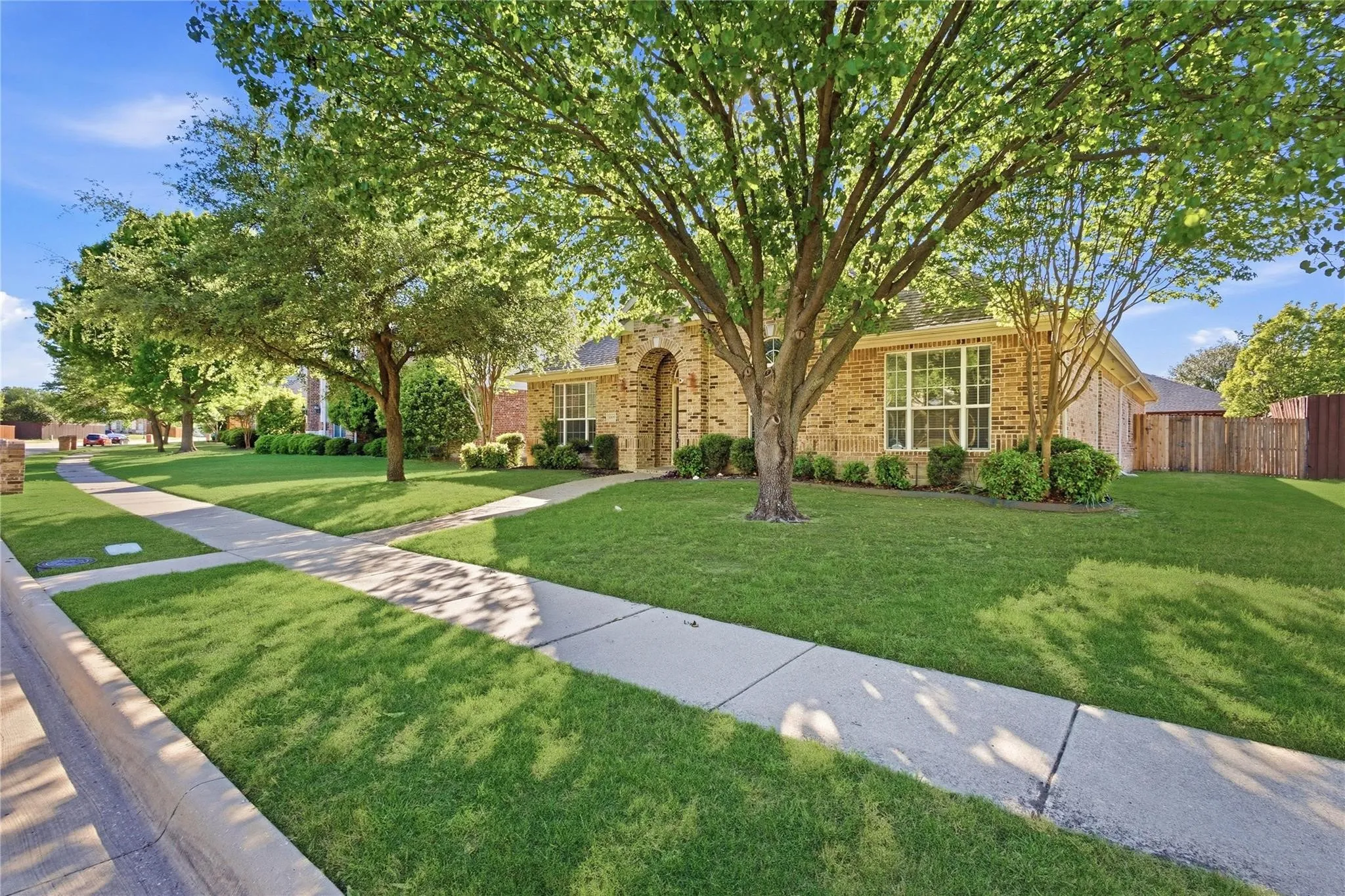 Single Family Residence For Sale in Collin County , 1009 Muir Woods Drive, Allen, Texas 75002, 4 Bedroom, 2 Bathroom, 2 Garage spaces, 2,318 Sqft, built in 2003, mls#21356565, Real Estate Agent in Allen, Homes For Sale in Collin county, Homes For Sale in Allen, Realtor in Allen Texas, Real Estate Brokerage Independent Realty Texas, Luminita Cordes Realtor