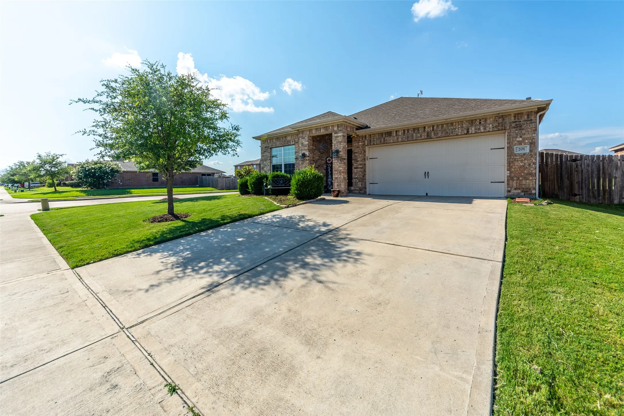 Single Family Residence For Rent in Collin County , 201 Mill Street, Anna, Texas 75409, 4 Bedroom, 2 Bathroom, 2 Garage spaces, 2,095 Sqft, built in 2013, mls#21356939, Real Estate Agent in Anna, Homes For Rent in Collin county, Homes For Rent in Anna, Realtor in Anna Texas, Real Estate Brokerage Independent Realty Texas, Luminita Cordes Realtor
