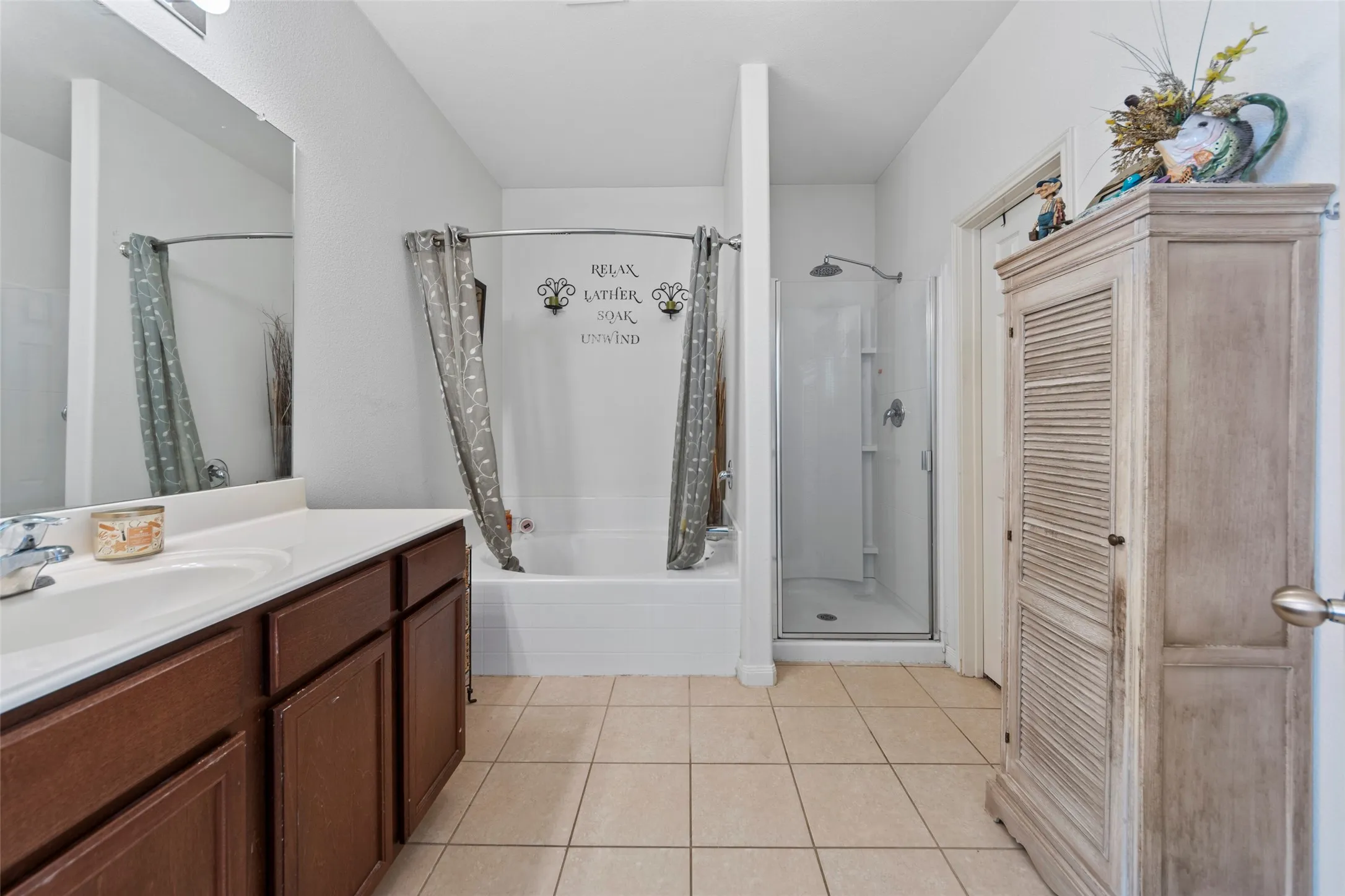 Single Family Residence For Rent in Collin County , 201 Mill Street, Anna, Texas 75409, 4 Bedroom, 2 Bathroom, 2 Garage spaces, 2,095 Sqft, built in 2013, mls#21356939, Real Estate Agent in Anna, Homes For Rent in Collin county, Homes For Rent in Anna, Realtor in Anna Texas, Real Estate Brokerage Independent Realty Texas, Luminita Cordes Realtor