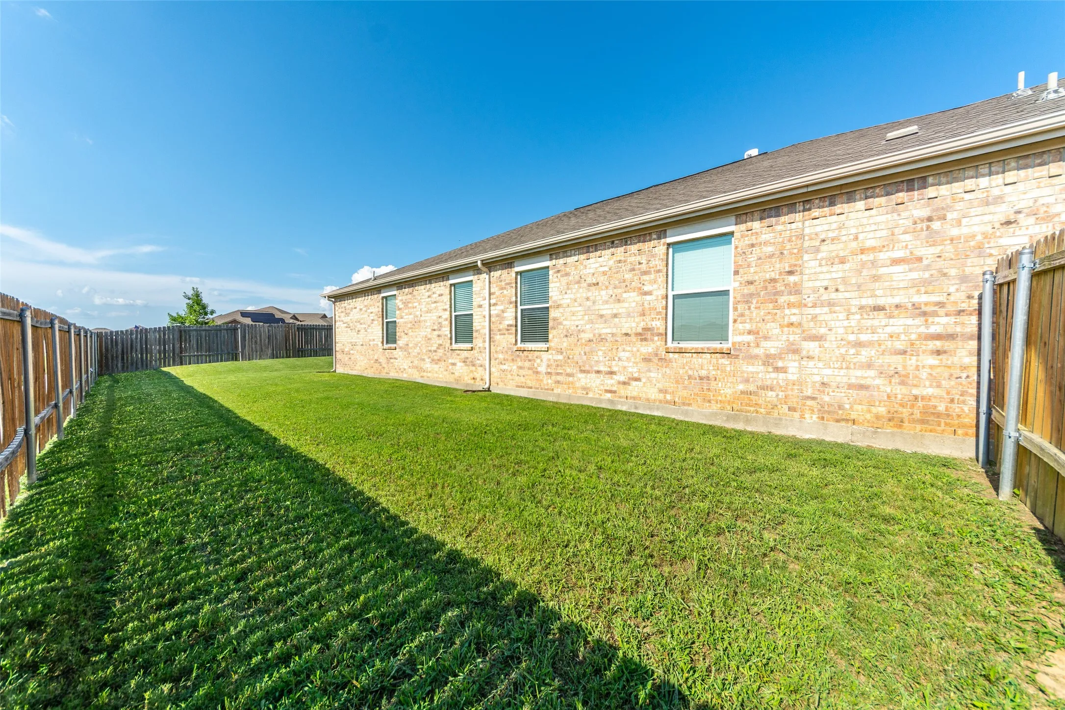 Single Family Residence For Rent in Collin County , 201 Mill Street, Anna, Texas 75409, 4 Bedroom, 2 Bathroom, 2 Garage spaces, 2,095 Sqft, built in 2013, mls#21356939, Real Estate Agent in Anna, Homes For Rent in Collin county, Homes For Rent in Anna, Realtor in Anna Texas, Real Estate Brokerage Independent Realty Texas, Luminita Cordes Realtor