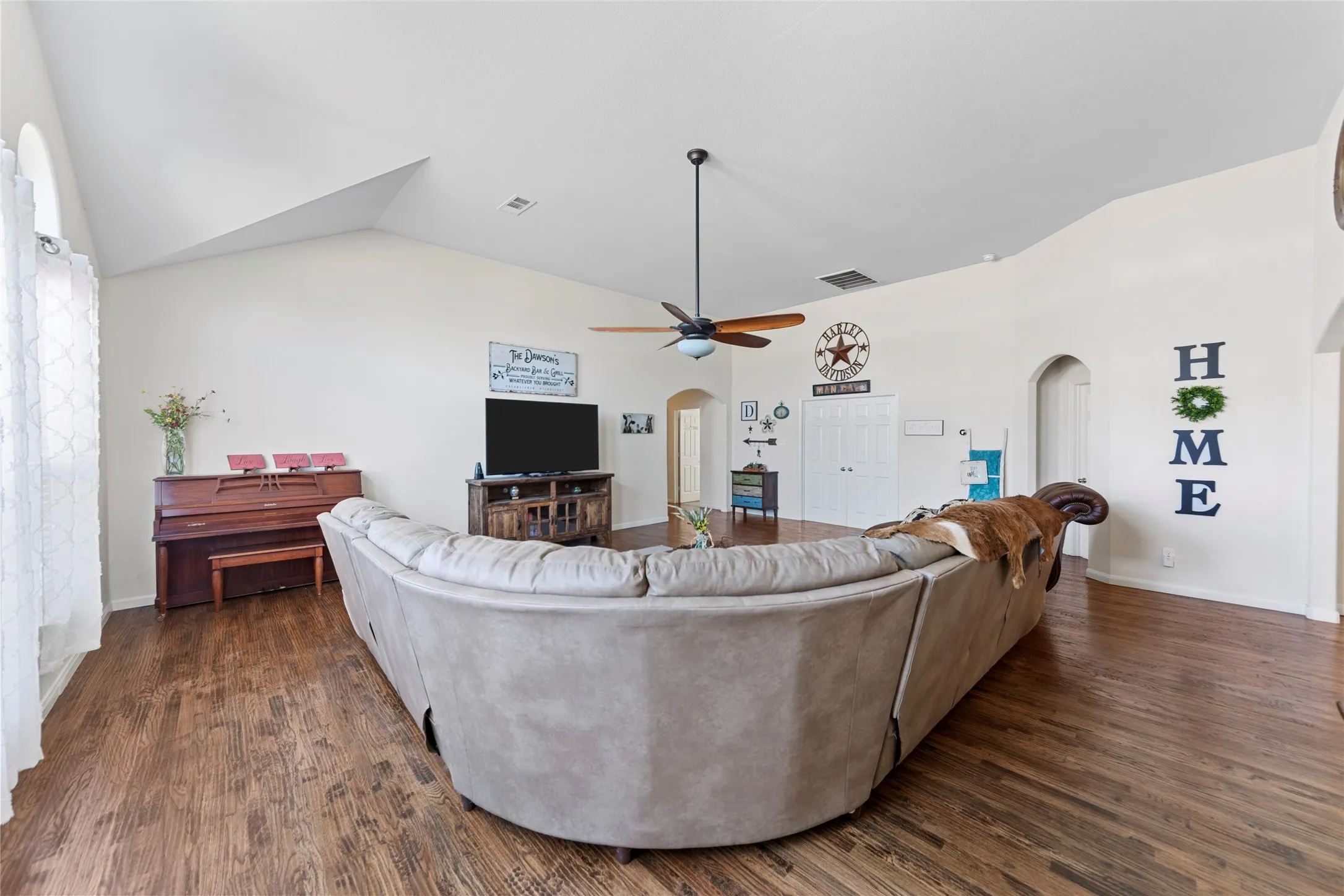 Single Family Residence For Rent in Collin County , 201 Mill Street, Anna, Texas 75409, 4 Bedroom, 2 Bathroom, 2 Garage spaces, 2,095 Sqft, built in 2013, mls#21356939, Real Estate Agent in Anna, Homes For Rent in Collin county, Homes For Rent in Anna, Realtor in Anna Texas, Real Estate Brokerage Independent Realty Texas, Luminita Cordes Realtor