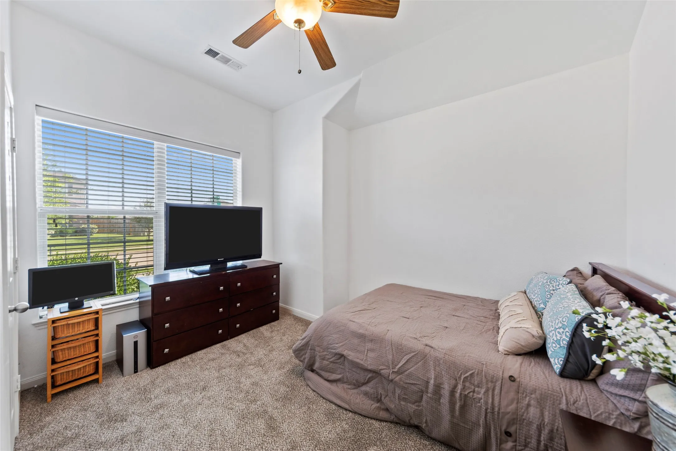Single Family Residence For Rent in Collin County , 201 Mill Street, Anna, Texas 75409, 4 Bedroom, 2 Bathroom, 2 Garage spaces, 2,095 Sqft, built in 2013, mls#21356939, Real Estate Agent in Anna, Homes For Rent in Collin county, Homes For Rent in Anna, Realtor in Anna Texas, Real Estate Brokerage Independent Realty Texas, Luminita Cordes Realtor