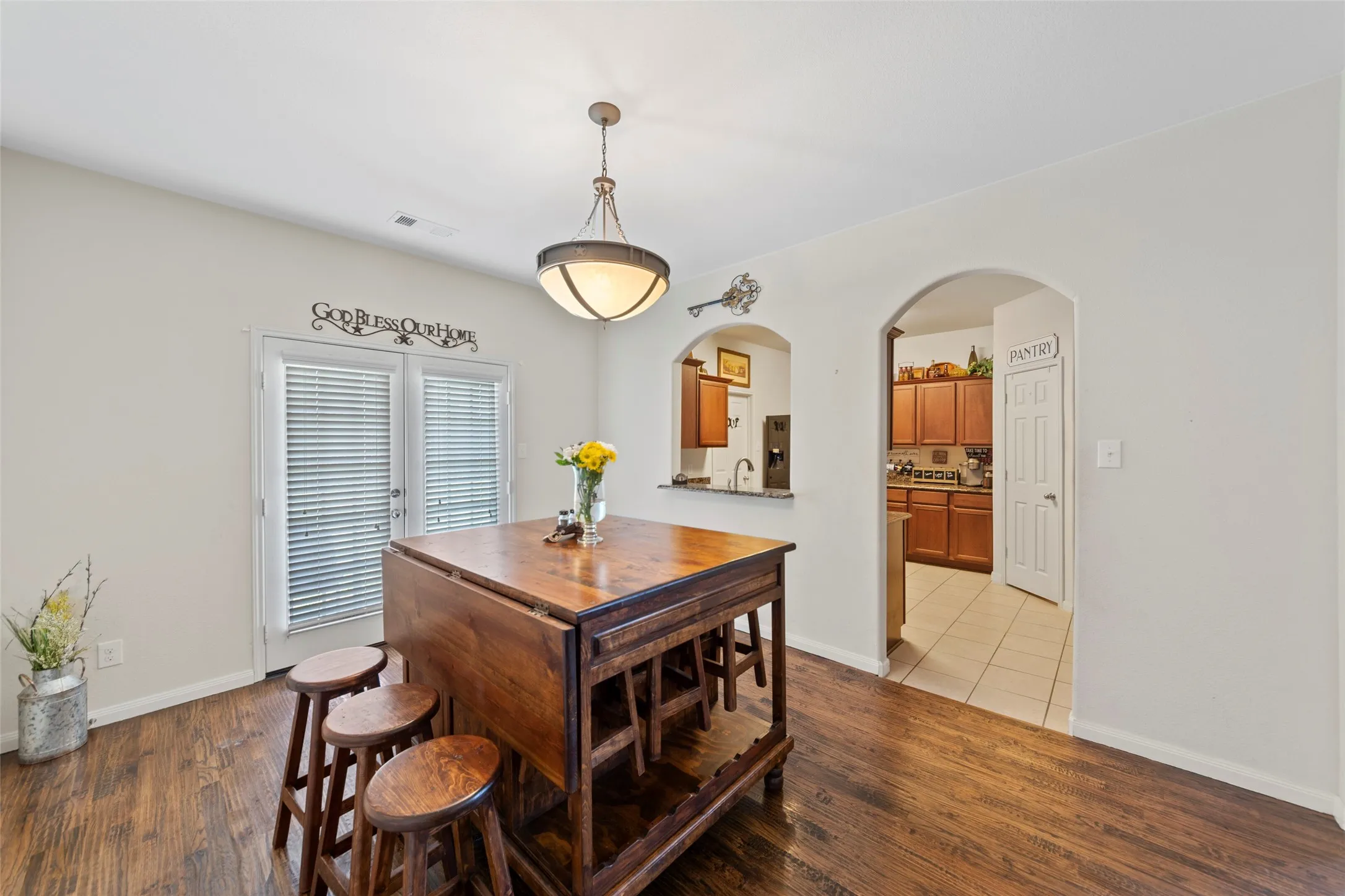 Single Family Residence For Rent in Collin County , 201 Mill Street, Anna, Texas 75409, 4 Bedroom, 2 Bathroom, 2 Garage spaces, 2,095 Sqft, built in 2013, mls#21356939, Real Estate Agent in Anna, Homes For Rent in Collin county, Homes For Rent in Anna, Realtor in Anna Texas, Real Estate Brokerage Independent Realty Texas, Luminita Cordes Realtor