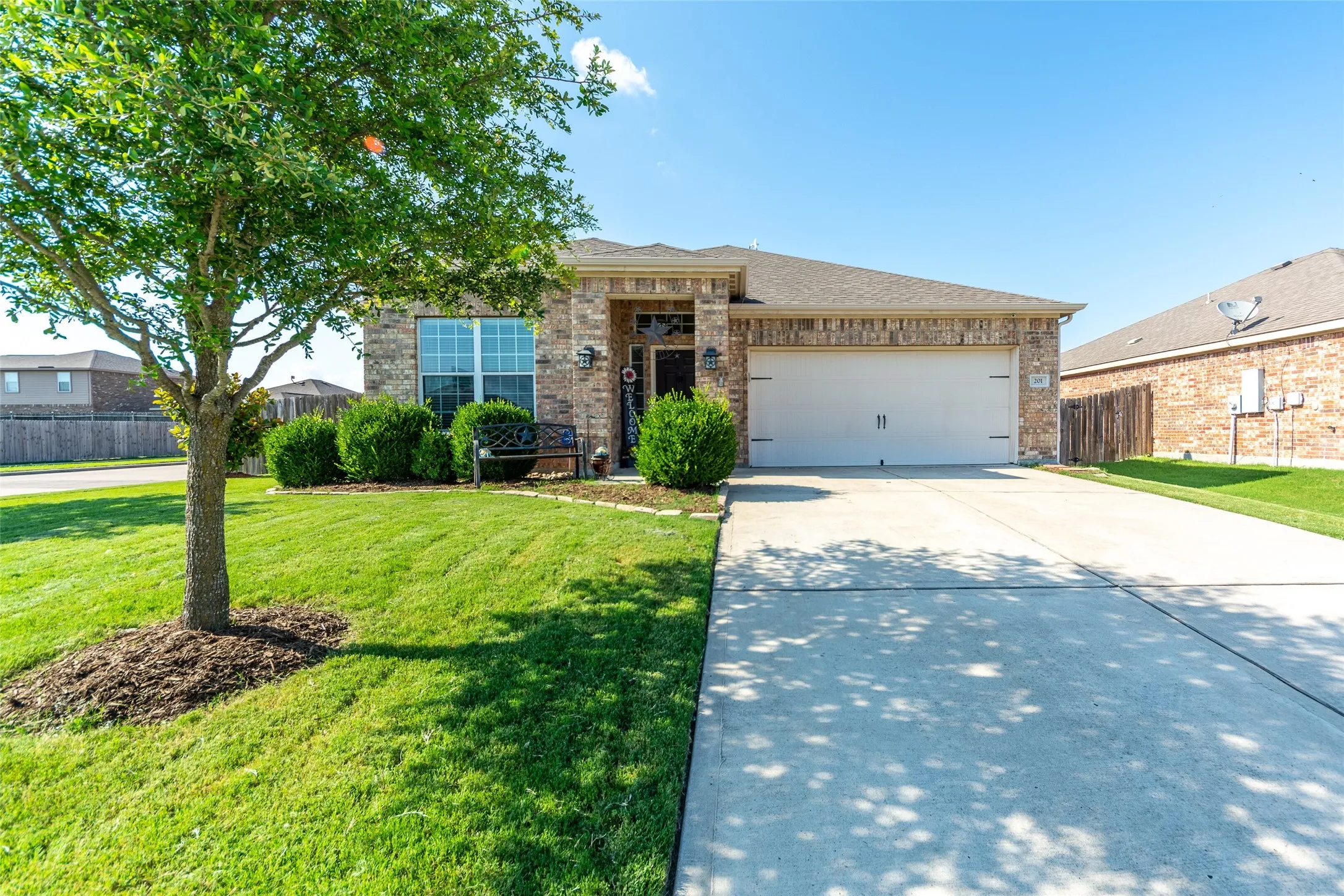 Single Family Residence For Rent in Collin County , 201 Mill Street, Anna, Texas 75409, 4 Bedroom, 2 Bathroom, 2 Garage spaces, 2,095 Sqft, built in 2013, mls#21356939, Real Estate Agent in Anna, Homes For Rent in Collin county, Homes For Rent in Anna, Realtor in Anna Texas, Real Estate Brokerage Independent Realty Texas, Luminita Cordes Realtor
