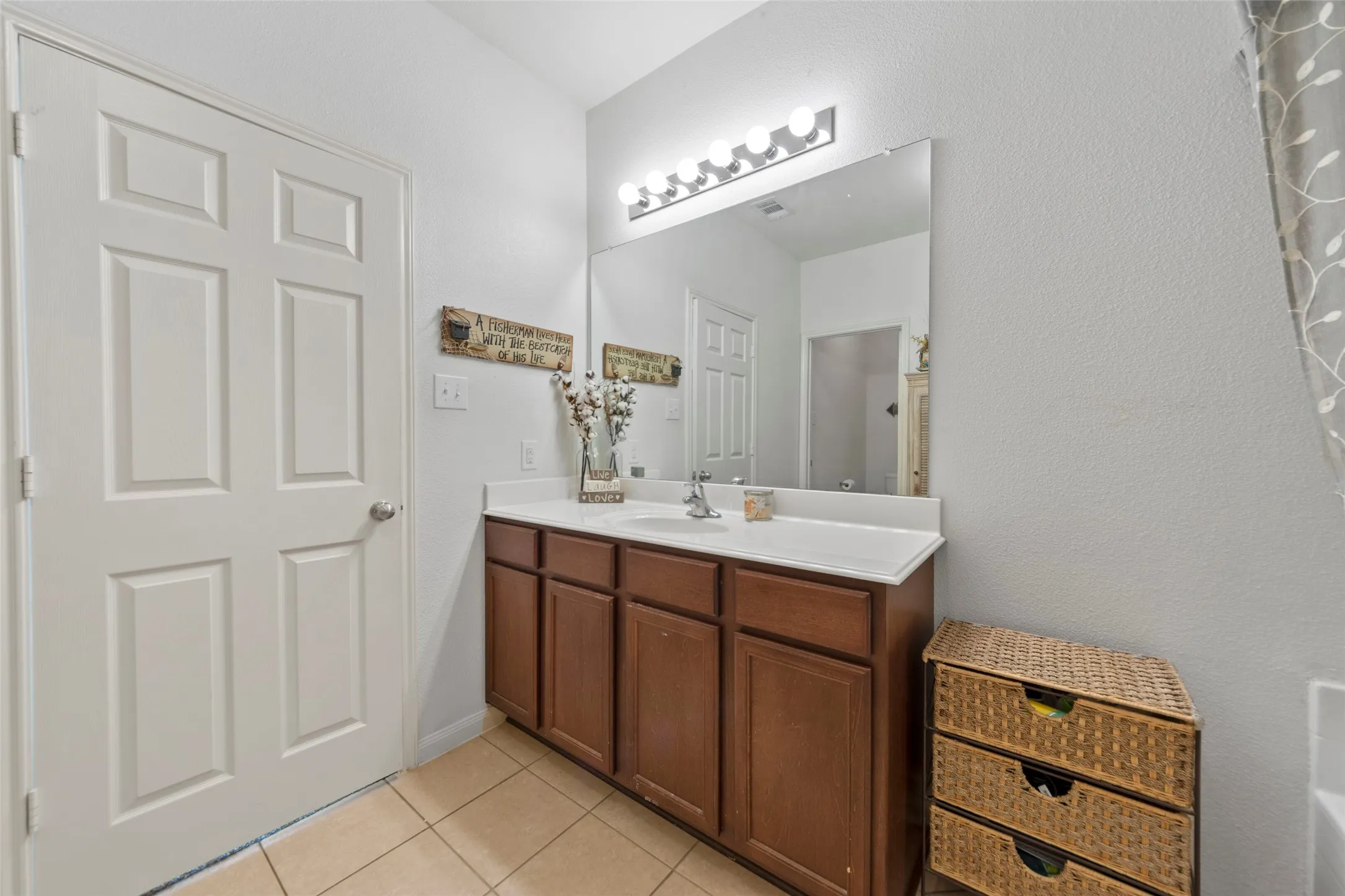 Single Family Residence For Rent in Collin County , 201 Mill Street, Anna, Texas 75409, 4 Bedroom, 2 Bathroom, 2 Garage spaces, 2,095 Sqft, built in 2013, mls#21356939, Real Estate Agent in Anna, Homes For Rent in Collin county, Homes For Rent in Anna, Realtor in Anna Texas, Real Estate Brokerage Independent Realty Texas, Luminita Cordes Realtor