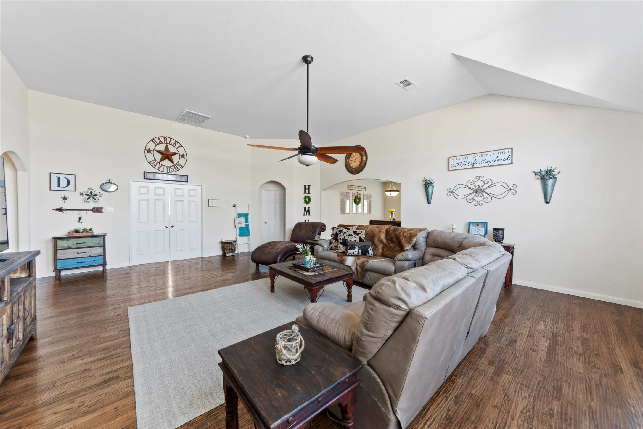 Single Family Residence For Rent in Collin County , 201 Mill Street, Anna, Texas 75409, 4 Bedroom, 2 Bathroom, 2 Garage spaces, 2,095 Sqft, built in 2013, mls#21356939, Real Estate Agent in Anna, Homes For Rent in Collin county, Homes For Rent in Anna, Realtor in Anna Texas, Real Estate Brokerage Independent Realty Texas, Luminita Cordes Realtor