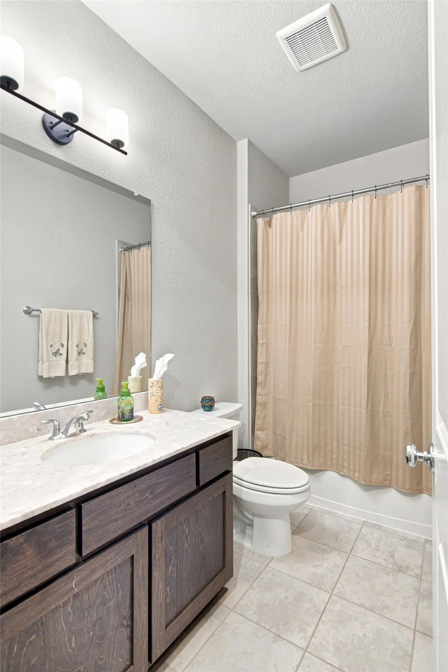 Single Family Residence For Sale in Denton County , 2913 Sundial Lane, Northlake, Texas 76247, 3 Bedroom, 3 Bathroom, 3 Garage spaces, 2,518 Sqft, built in 2020, mls#21356952, Real Estate Agent in Northlake, Homes For Sale in Denton county, Homes For Sale in Northlake, Realtor in Northlake Texas, Real Estate Brokerage Independent Realty Texas, Luminita Cordes Realtor