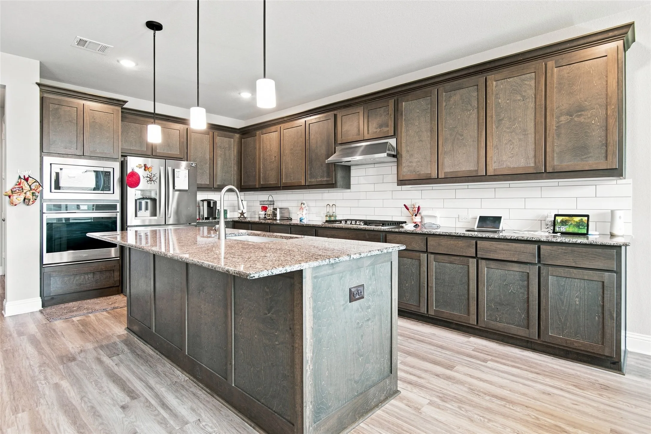 Single Family Residence For Sale in Denton County , 2913 Sundial Lane, Northlake, Texas 76247, 3 Bedroom, 3 Bathroom, 3 Garage spaces, 2,518 Sqft, built in 2020, mls#21356952, Real Estate Agent in Northlake, Homes For Sale in Denton county, Homes For Sale in Northlake, Realtor in Northlake Texas, Real Estate Brokerage Independent Realty Texas, Luminita Cordes Realtor
