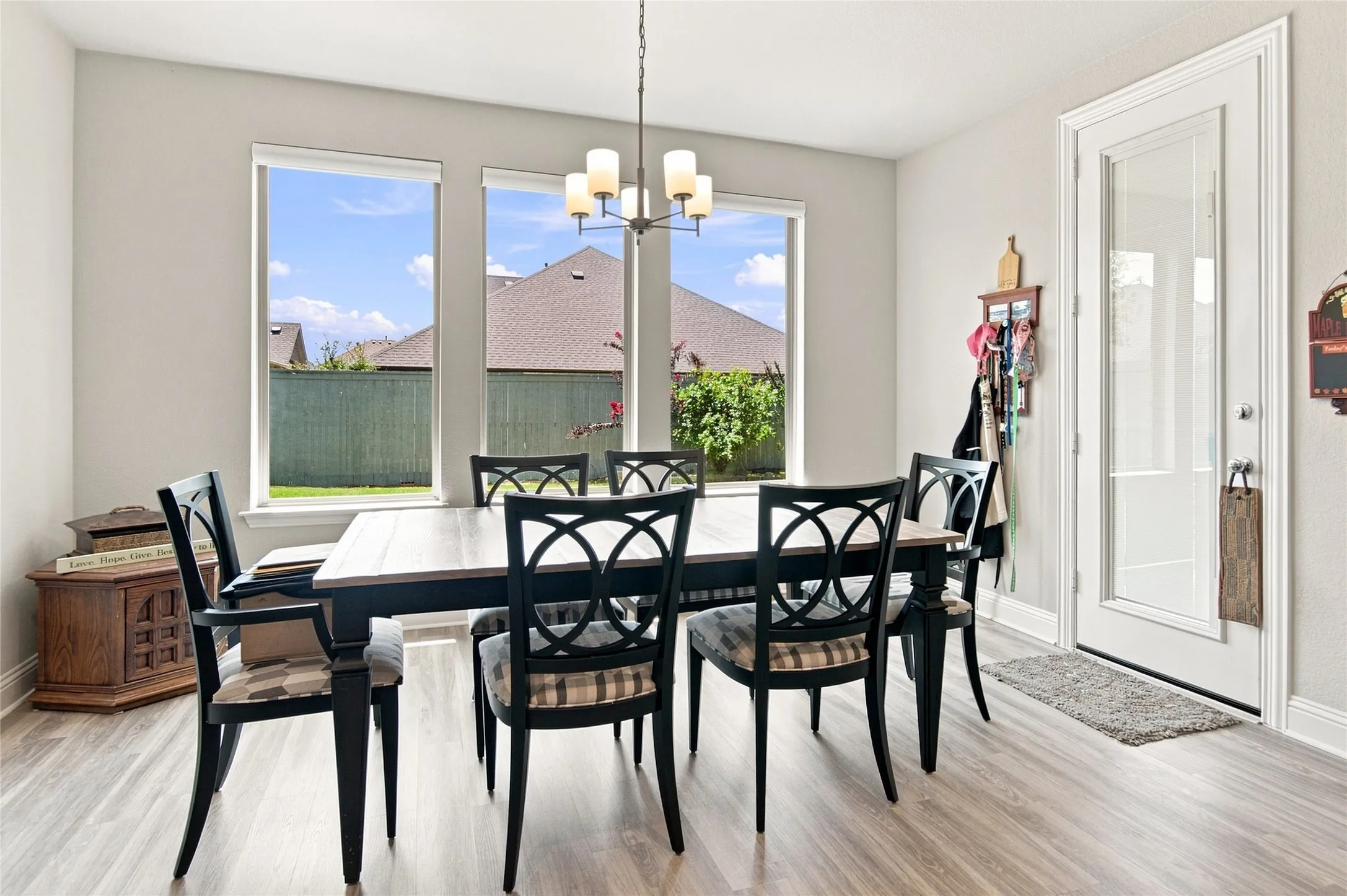 Single Family Residence For Sale in Denton County , 2913 Sundial Lane, Northlake, Texas 76247, 3 Bedroom, 3 Bathroom, 3 Garage spaces, 2,518 Sqft, built in 2020, mls#21356952, Real Estate Agent in Northlake, Homes For Sale in Denton county, Homes For Sale in Northlake, Realtor in Northlake Texas, Real Estate Brokerage Independent Realty Texas, Luminita Cordes Realtor
