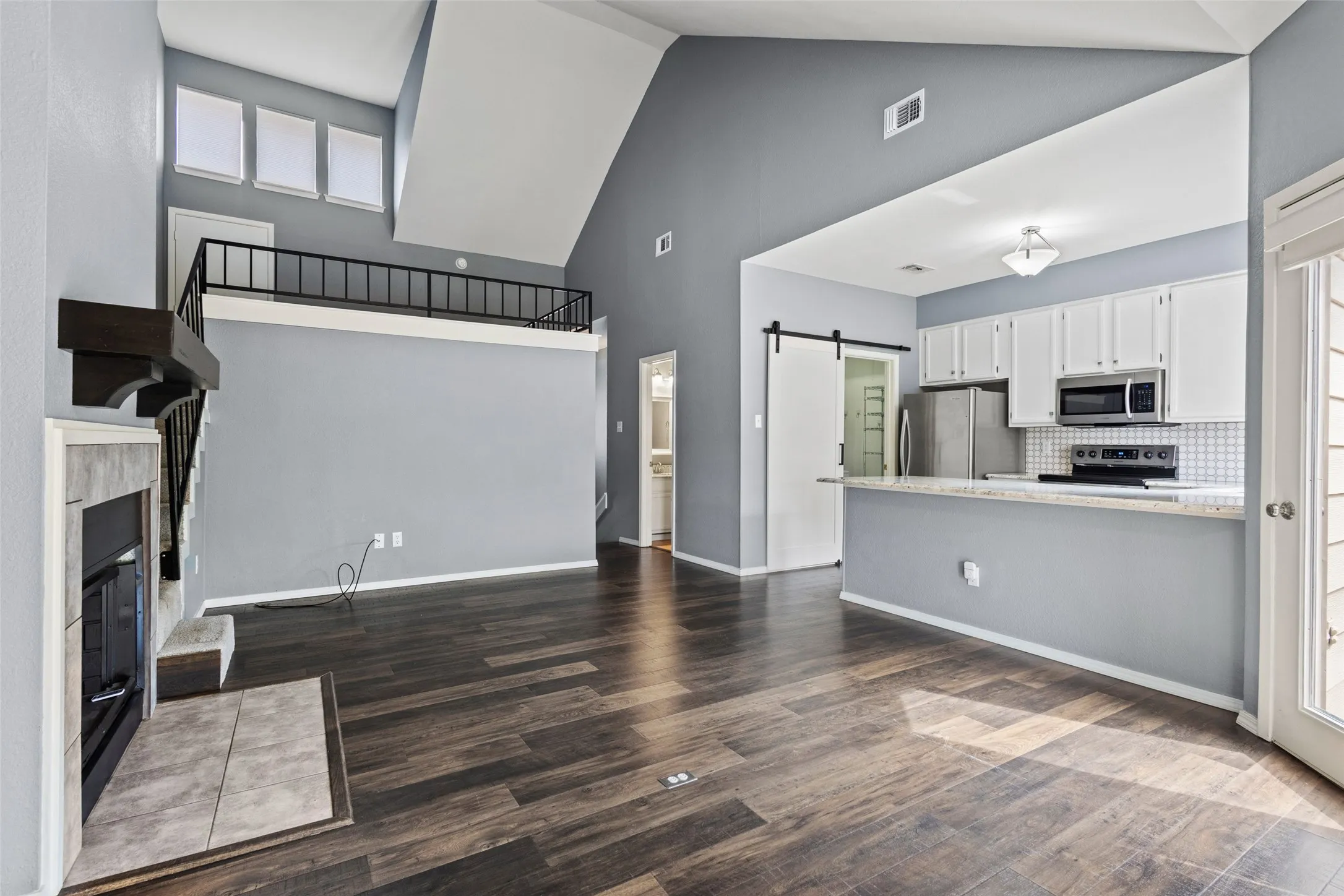 Single Family Residence For Sale in Grayson County , 106 Summer Place Circle, Pottsboro, Texas 75076, 2 Bedroom, 3 Bathroom, 1 Garage spaces, 1,211 Sqft, built in 1984, mls#21355920, Real Estate Agent in Pottsboro, Homes For Sale in Grayson county, Homes For Sale in Pottsboro, Realtor in Pottsboro Texas, Real Estate Brokerage Independent Realty Texas, Luminita Cordes Realtor