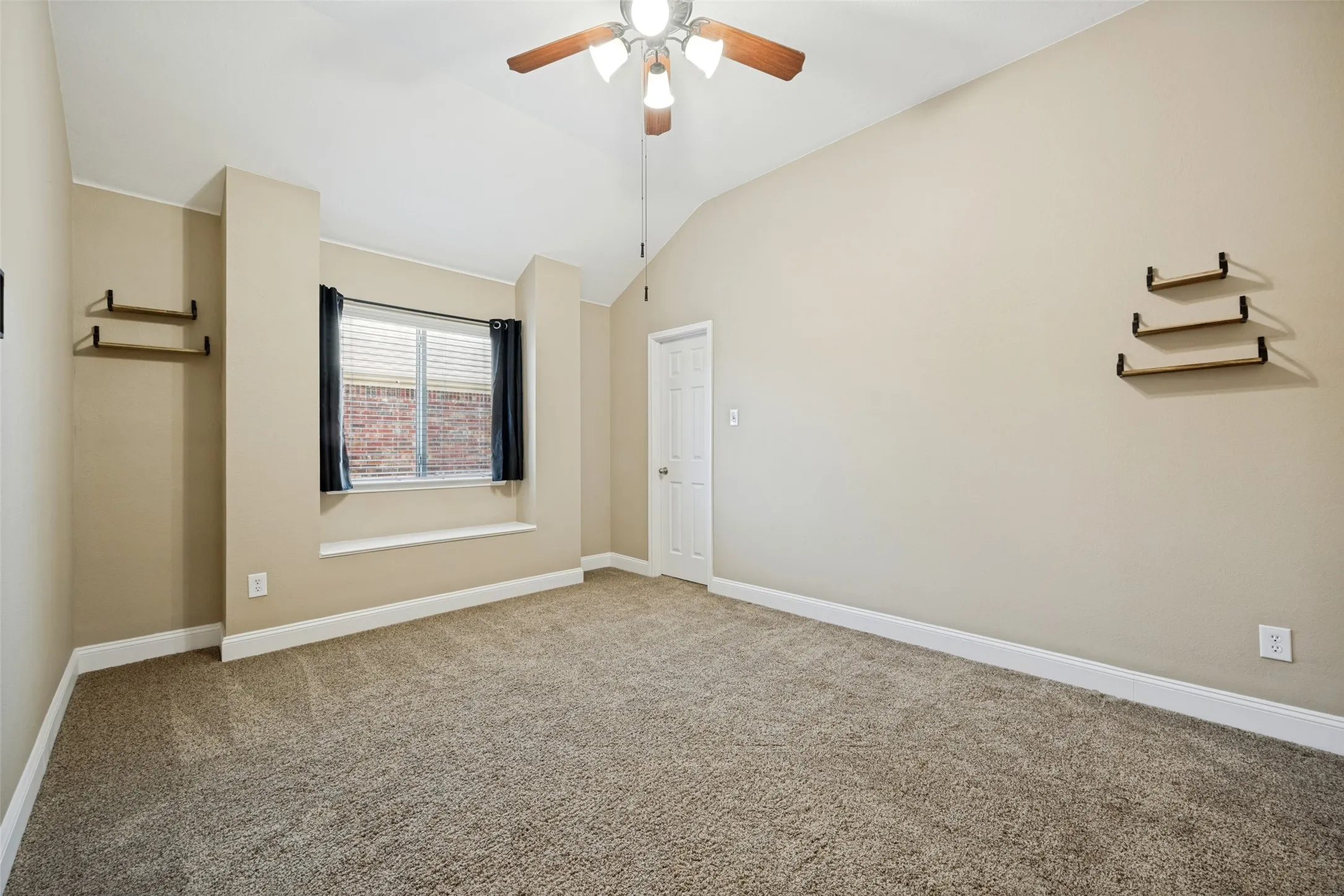 Single Family Residence For Sale in Denton County , 2909 Lighthouse Drive, Denton, Texas 76210, 5 Bedroom, 3 Bathroom, 2 Garage spaces, 3,088 Sqft, built in 2005, mls#21356953, Real Estate Agent in Denton, Homes For Sale in Denton county, Homes For Sale in Denton, Realtor in Denton Texas, Real Estate Brokerage Independent Realty Texas, Luminita Cordes Realtor