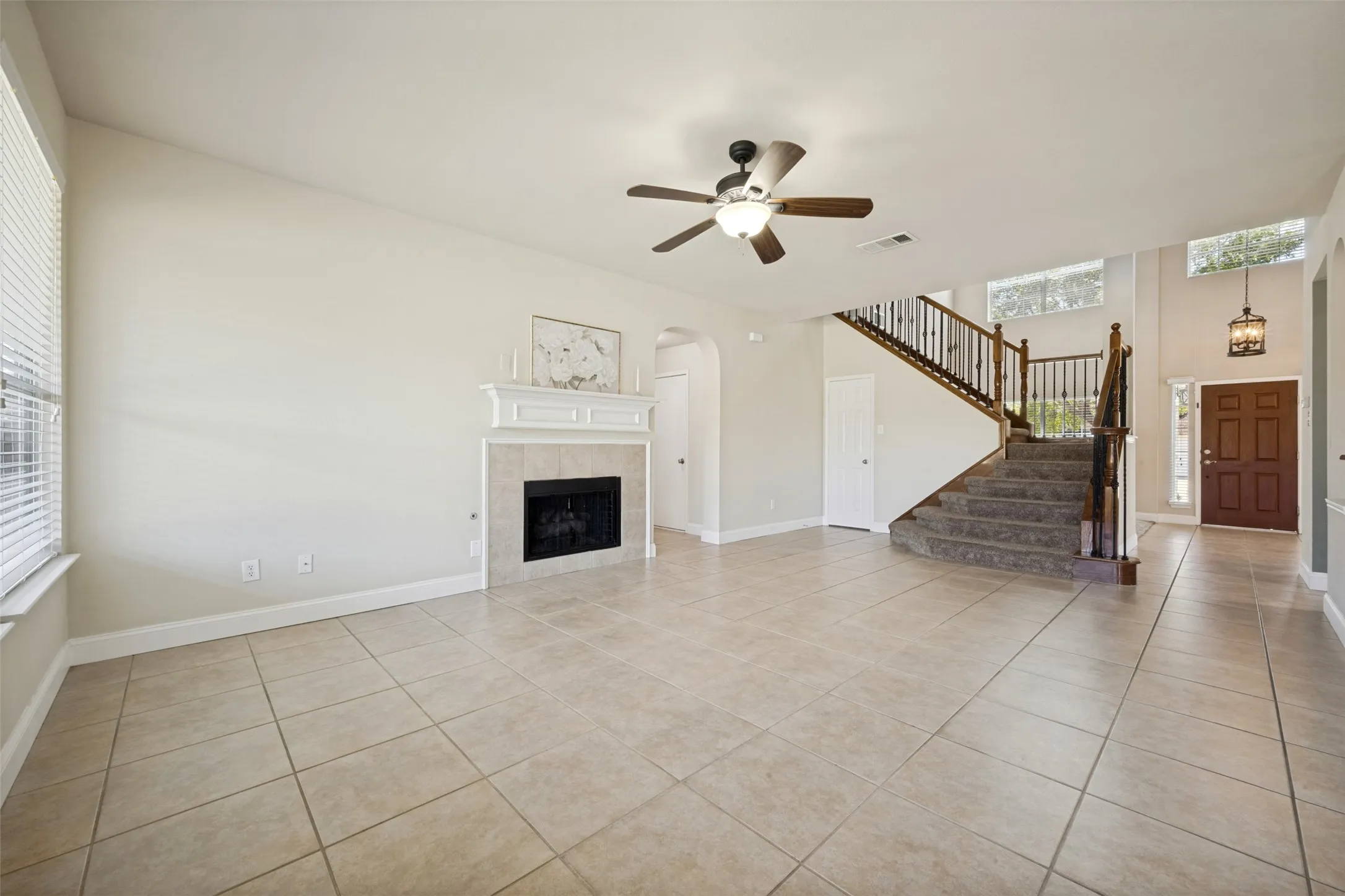 Single Family Residence For Sale in Denton County , 2909 Lighthouse Drive, Denton, Texas 76210, 5 Bedroom, 3 Bathroom, 2 Garage spaces, 3,088 Sqft, built in 2005, mls#21356953, Real Estate Agent in Denton, Homes For Sale in Denton county, Homes For Sale in Denton, Realtor in Denton Texas, Real Estate Brokerage Independent Realty Texas, Luminita Cordes Realtor