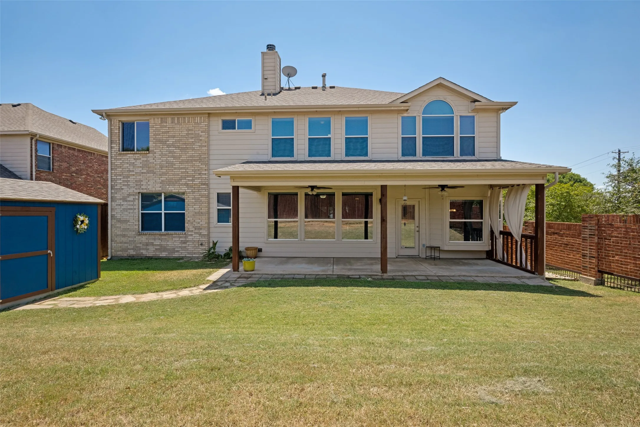 Single Family Residence For Sale in Denton County , 2909 Lighthouse Drive, Denton, Texas 76210, 5 Bedroom, 3 Bathroom, 2 Garage spaces, 3,088 Sqft, built in 2005, mls#21356953, Real Estate Agent in Denton, Homes For Sale in Denton county, Homes For Sale in Denton, Realtor in Denton Texas, Real Estate Brokerage Independent Realty Texas, Luminita Cordes Realtor