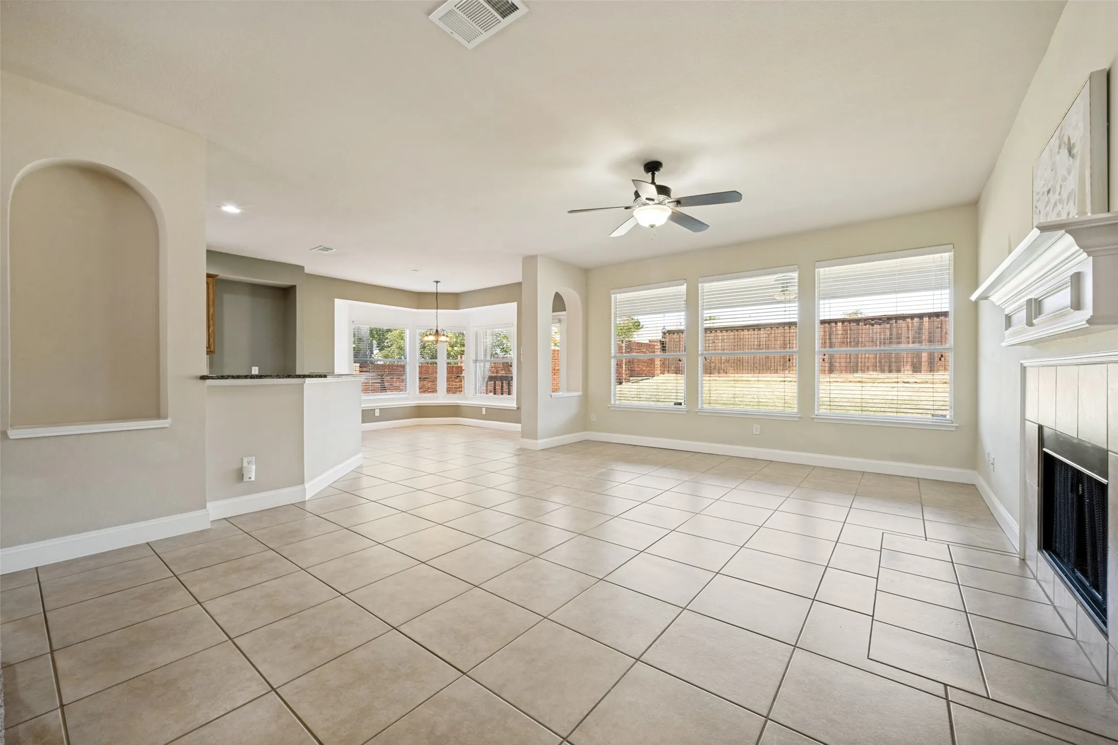 Single Family Residence For Sale in Denton County , 2909 Lighthouse Drive, Denton, Texas 76210, 5 Bedroom, 3 Bathroom, 2 Garage spaces, 3,088 Sqft, built in 2005, mls#21356953, Real Estate Agent in Denton, Homes For Sale in Denton county, Homes For Sale in Denton, Realtor in Denton Texas, Real Estate Brokerage Independent Realty Texas, Luminita Cordes Realtor