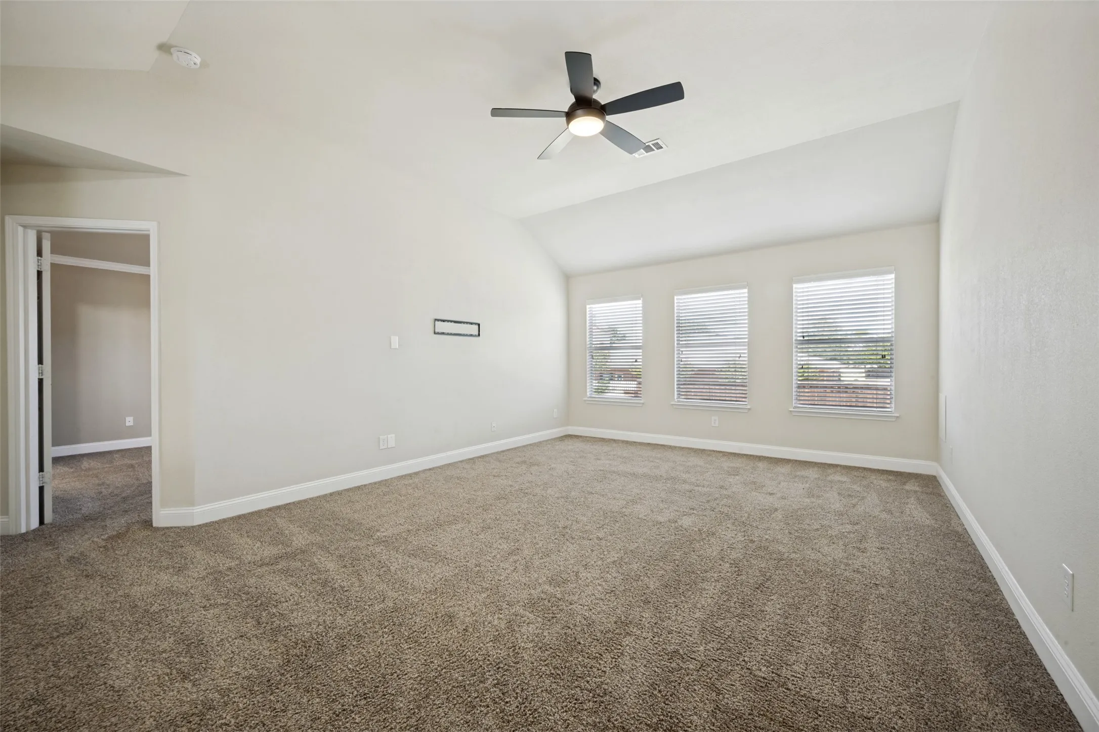 Single Family Residence For Sale in Denton County , 2909 Lighthouse Drive, Denton, Texas 76210, 5 Bedroom, 3 Bathroom, 2 Garage spaces, 3,088 Sqft, built in 2005, mls#21356953, Real Estate Agent in Denton, Homes For Sale in Denton county, Homes For Sale in Denton, Realtor in Denton Texas, Real Estate Brokerage Independent Realty Texas, Luminita Cordes Realtor
