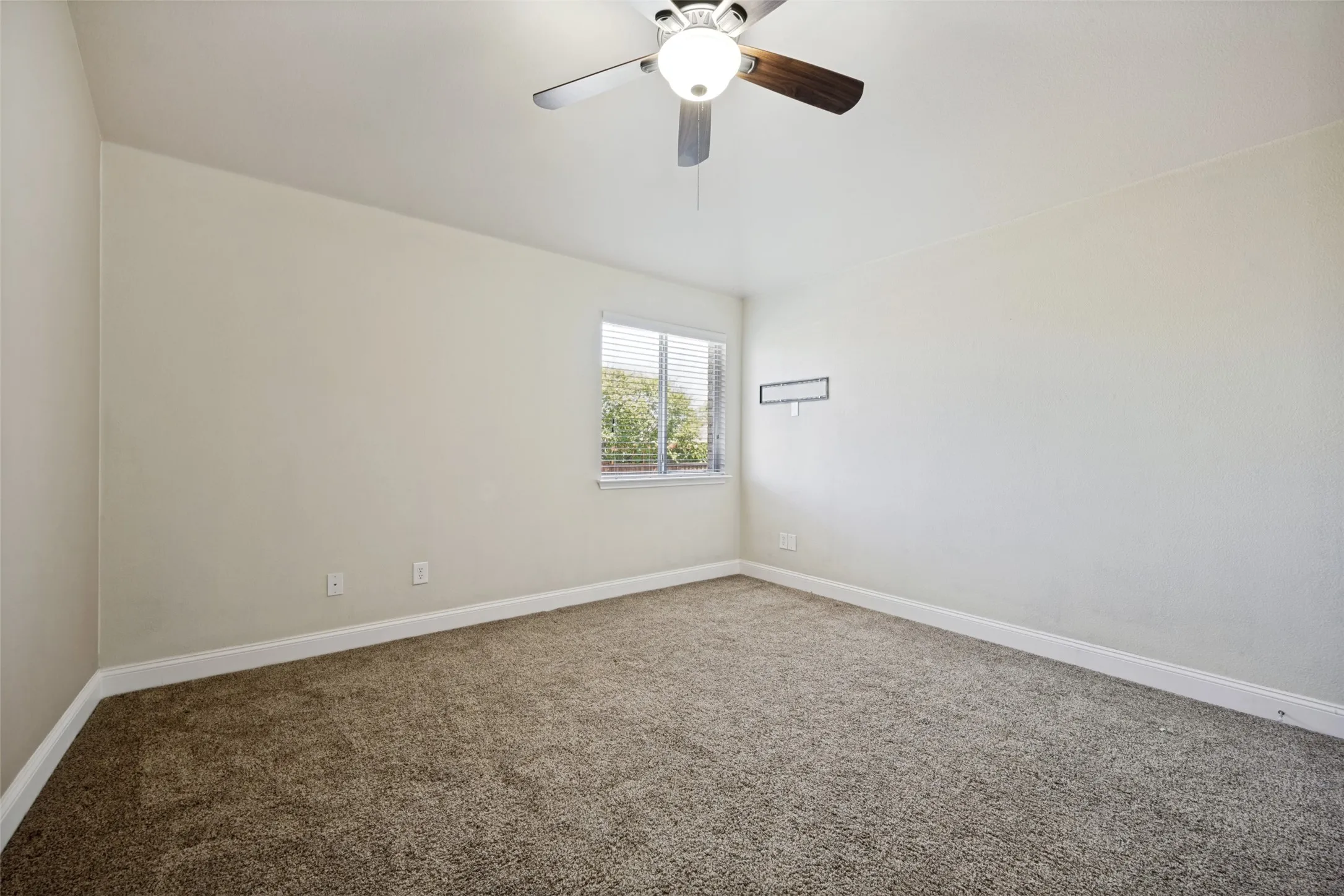 Single Family Residence For Sale in Denton County , 2909 Lighthouse Drive, Denton, Texas 76210, 5 Bedroom, 3 Bathroom, 2 Garage spaces, 3,088 Sqft, built in 2005, mls#21356953, Real Estate Agent in Denton, Homes For Sale in Denton county, Homes For Sale in Denton, Realtor in Denton Texas, Real Estate Brokerage Independent Realty Texas, Luminita Cordes Realtor