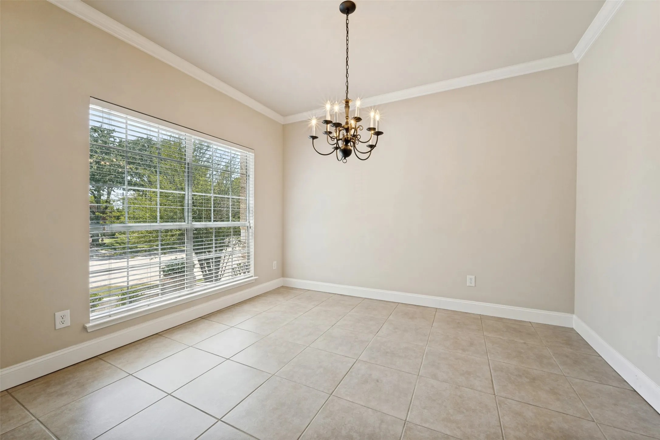 Single Family Residence For Sale in Denton County , 2909 Lighthouse Drive, Denton, Texas 76210, 5 Bedroom, 3 Bathroom, 2 Garage spaces, 3,088 Sqft, built in 2005, mls#21356953, Real Estate Agent in Denton, Homes For Sale in Denton county, Homes For Sale in Denton, Realtor in Denton Texas, Real Estate Brokerage Independent Realty Texas, Luminita Cordes Realtor