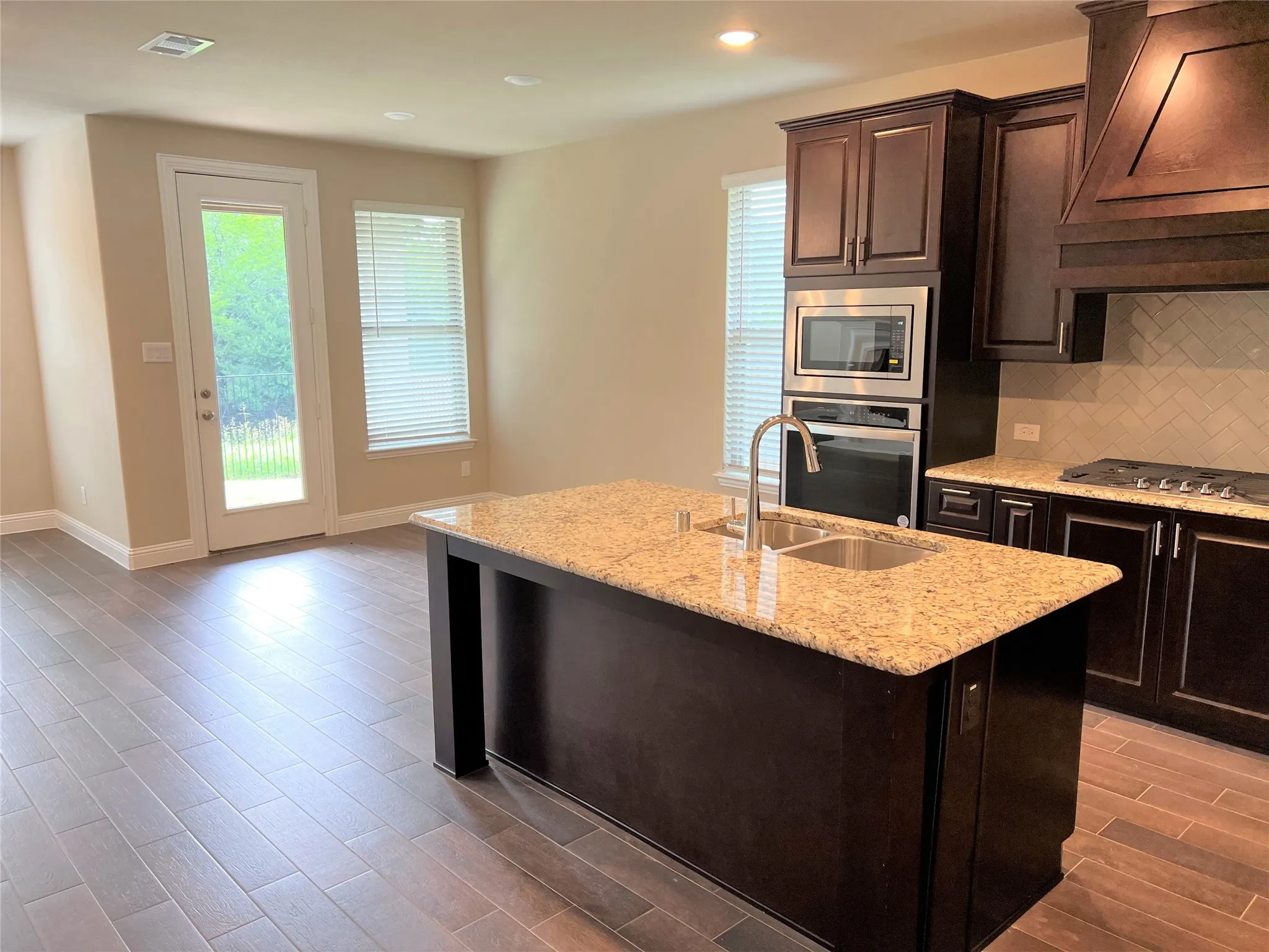 Single Family Residence For Rent in Collin County , 15779 Mossy Oak Lane, Frisco, Texas 75035, 5 Bedroom, 4 Bathroom, 2 Garage spaces, 2,633 Sqft, built in 2021, mls#21356957, Real Estate Agent in Frisco, Homes For Rent in Collin county, Homes For Rent in Frisco, Realtor in Frisco Texas, Real Estate Brokerage Independent Realty Texas, Luminita Cordes Realtor