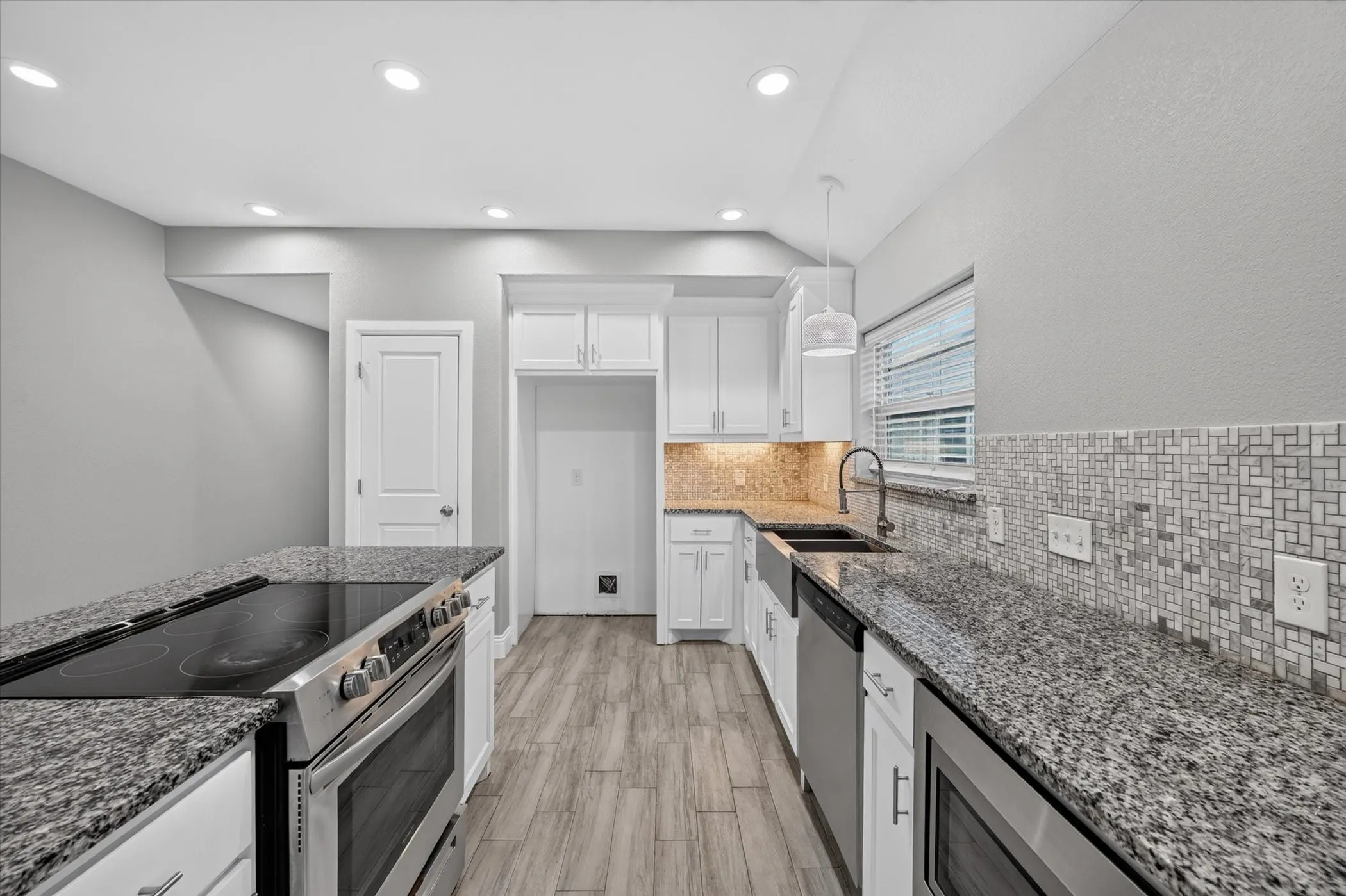 Duplex For Rent in Grayson County , 608 E College Street 608, Sherman, Texas 75090, 3 Bedroom, 2 Bathroom, 1 Garage spaces, 1,230 Sqft, built in 2019, mls#21356960, Real Estate Agent in Sherman, Homes For Rent in Grayson county, Homes For Rent in Sherman, Realtor in Sherman Texas, Real Estate Brokerage Independent Realty Texas, Luminita Cordes Realtor