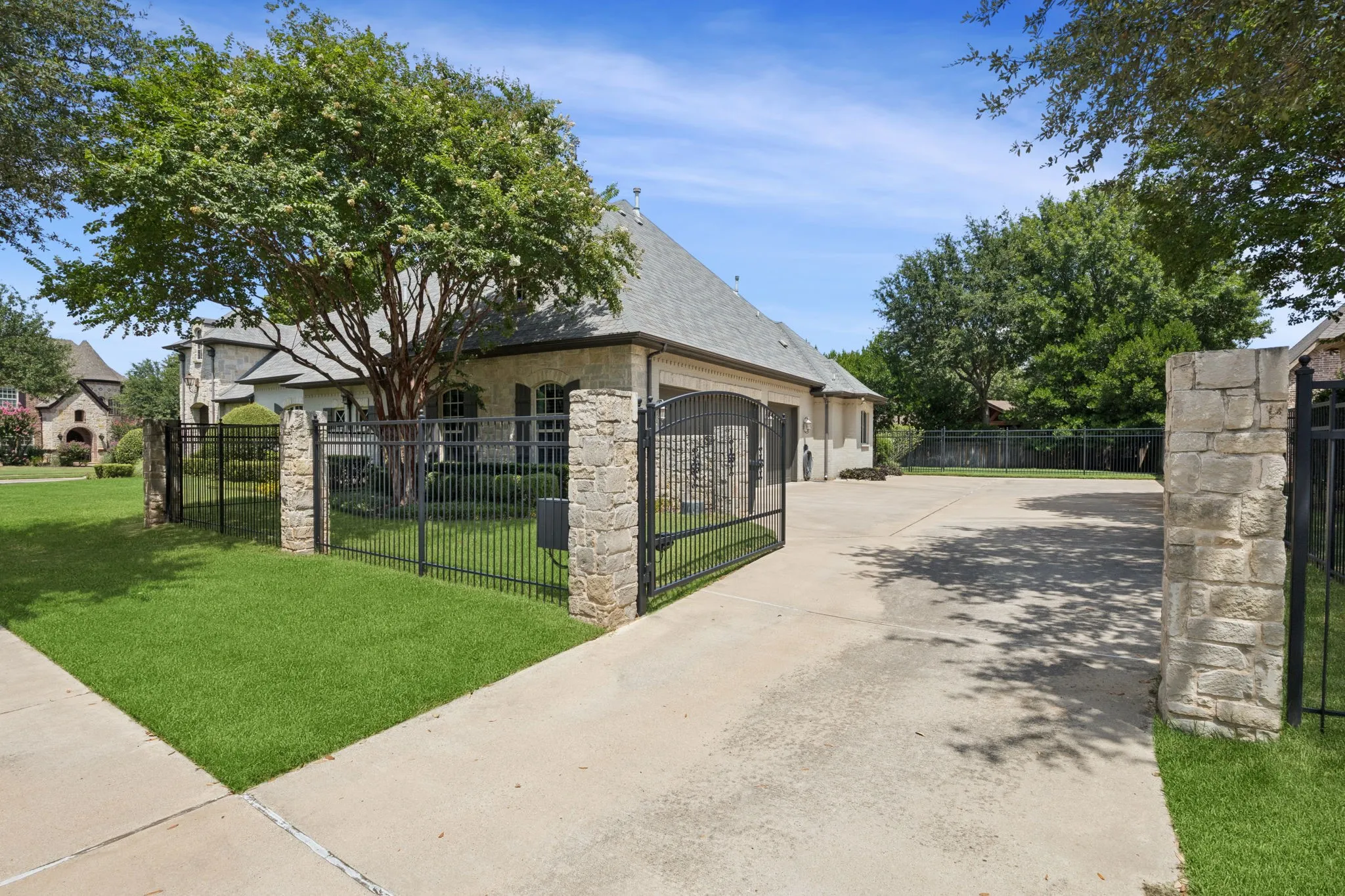 Single Family Residence For Sale in Tarrant County , 900 Aspen Ridge Drive, Southlake, Texas 76092, 4 Bedroom, 4 Bathroom, 3 Garage spaces, 4,224 Sqft, built in 2009, mls#21350986, Real Estate Agent in Southlake, Homes For Sale in Tarrant county, Homes For Sale in Southlake, Realtor in Southlake Texas, Real Estate Brokerage Independent Realty Texas, Luminita Cordes Realtor
