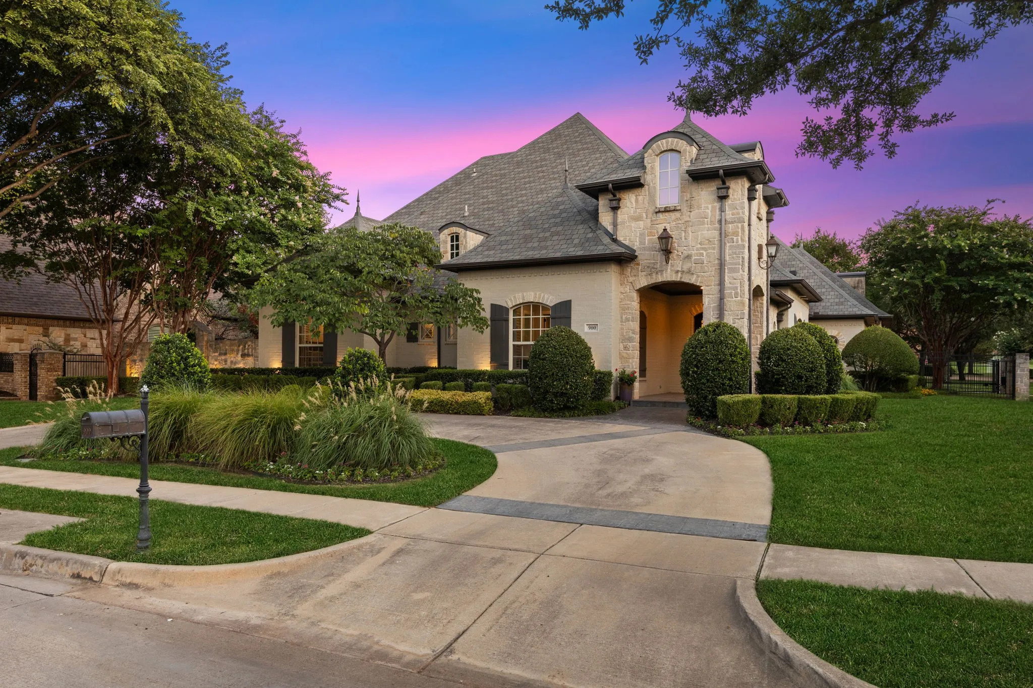 Single Family Residence For Sale in Tarrant County , 900 Aspen Ridge Drive, Southlake, Texas 76092, 4 Bedroom, 4 Bathroom, 3 Garage spaces, 4,224 Sqft, built in 2009, mls#21350986, Real Estate Agent in Southlake, Homes For Sale in Tarrant county, Homes For Sale in Southlake, Realtor in Southlake Texas, Real Estate Brokerage Independent Realty Texas, Luminita Cordes Realtor