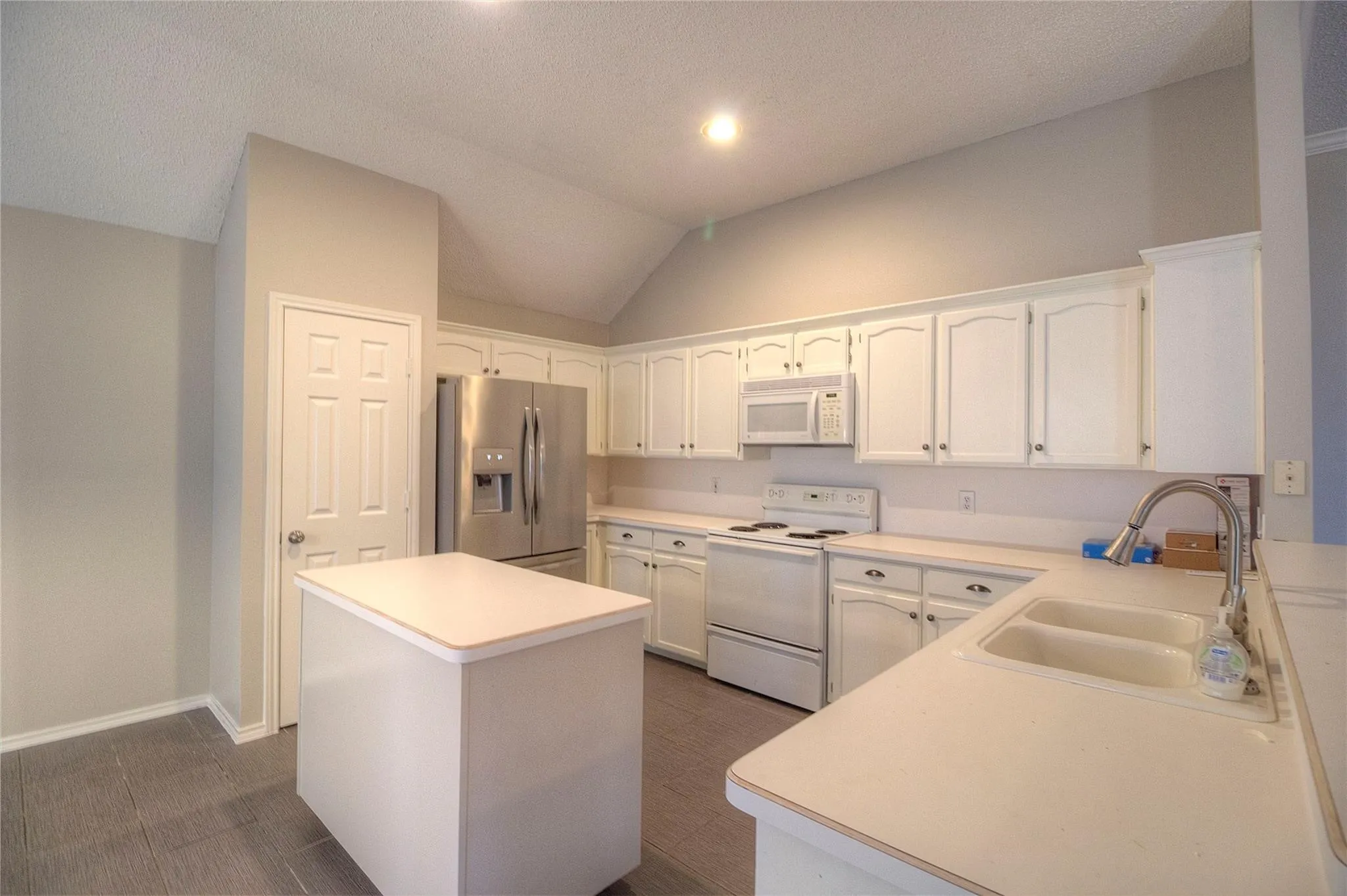 Single Family Residence For Rent in Tarrant County , 7409 Glen Drive, Watauga, Texas 76148, 3 Bedroom, 2 Bathroom, 2 Garage spaces, 1,643 Sqft, built in 1996, mls#21356954, Real Estate Agent in Watauga, Homes For Rent in Tarrant county, Homes For Rent in Watauga, Realtor in Watauga Texas, Real Estate Brokerage Independent Realty Texas, Luminita Cordes Realtor