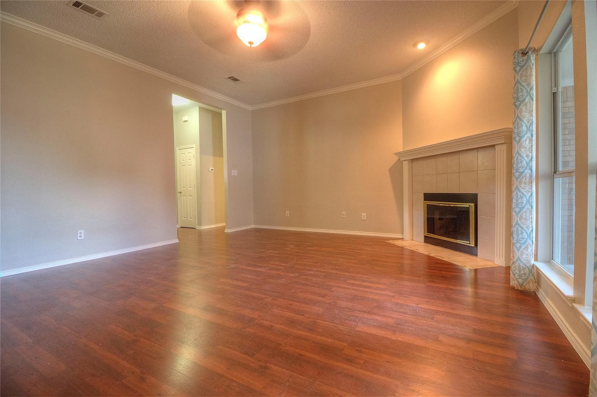 Single Family Residence For Rent in Tarrant County , 7409 Glen Drive, Watauga, Texas 76148, 3 Bedroom, 2 Bathroom, 2 Garage spaces, 1,643 Sqft, built in 1996, mls#21356954, Real Estate Agent in Watauga, Homes For Rent in Tarrant county, Homes For Rent in Watauga, Realtor in Watauga Texas, Real Estate Brokerage Independent Realty Texas, Luminita Cordes Realtor