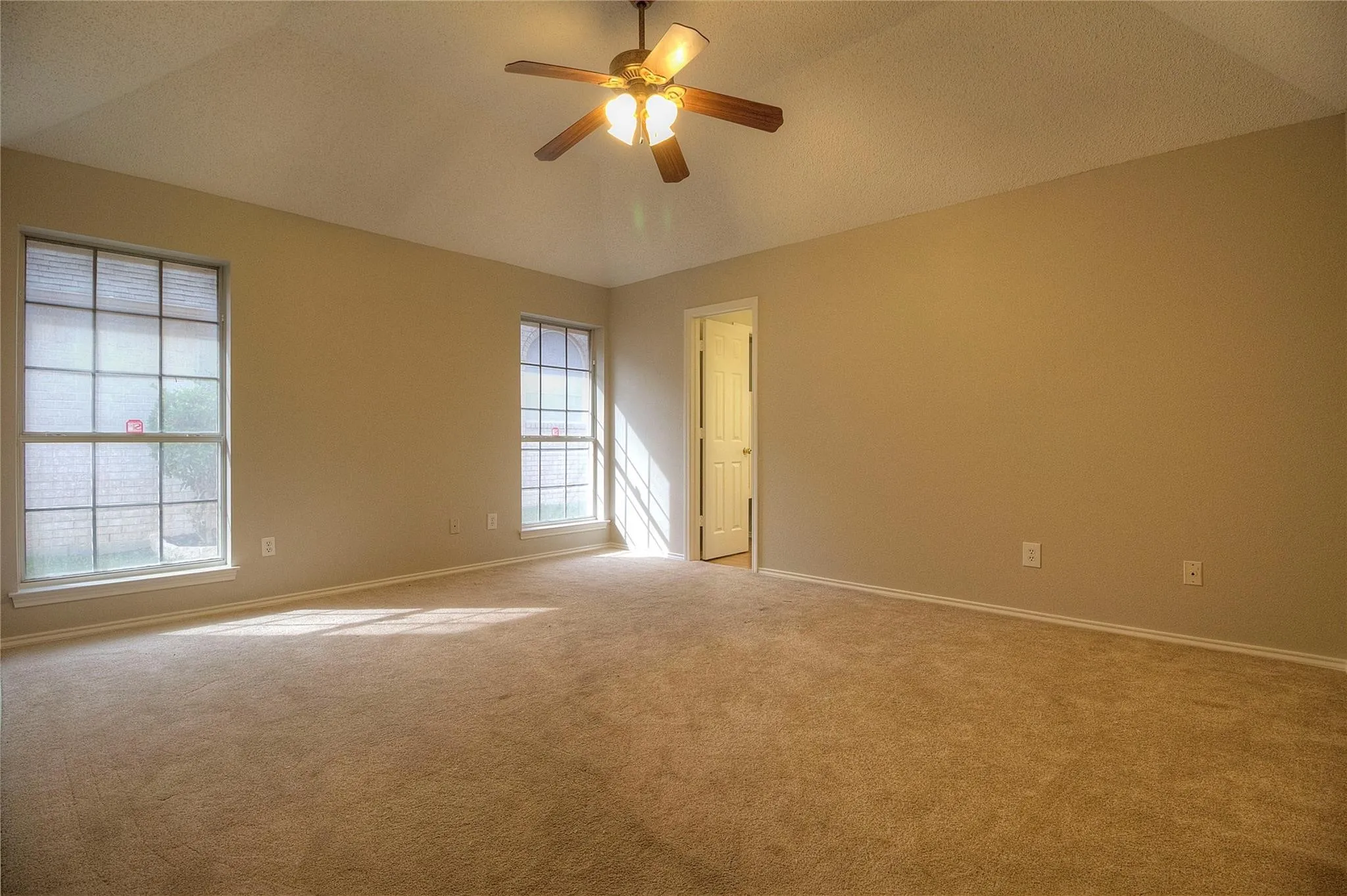 Single Family Residence For Rent in Tarrant County , 7409 Glen Drive, Watauga, Texas 76148, 3 Bedroom, 2 Bathroom, 2 Garage spaces, 1,643 Sqft, built in 1996, mls#21356954, Real Estate Agent in Watauga, Homes For Rent in Tarrant county, Homes For Rent in Watauga, Realtor in Watauga Texas, Real Estate Brokerage Independent Realty Texas, Luminita Cordes Realtor